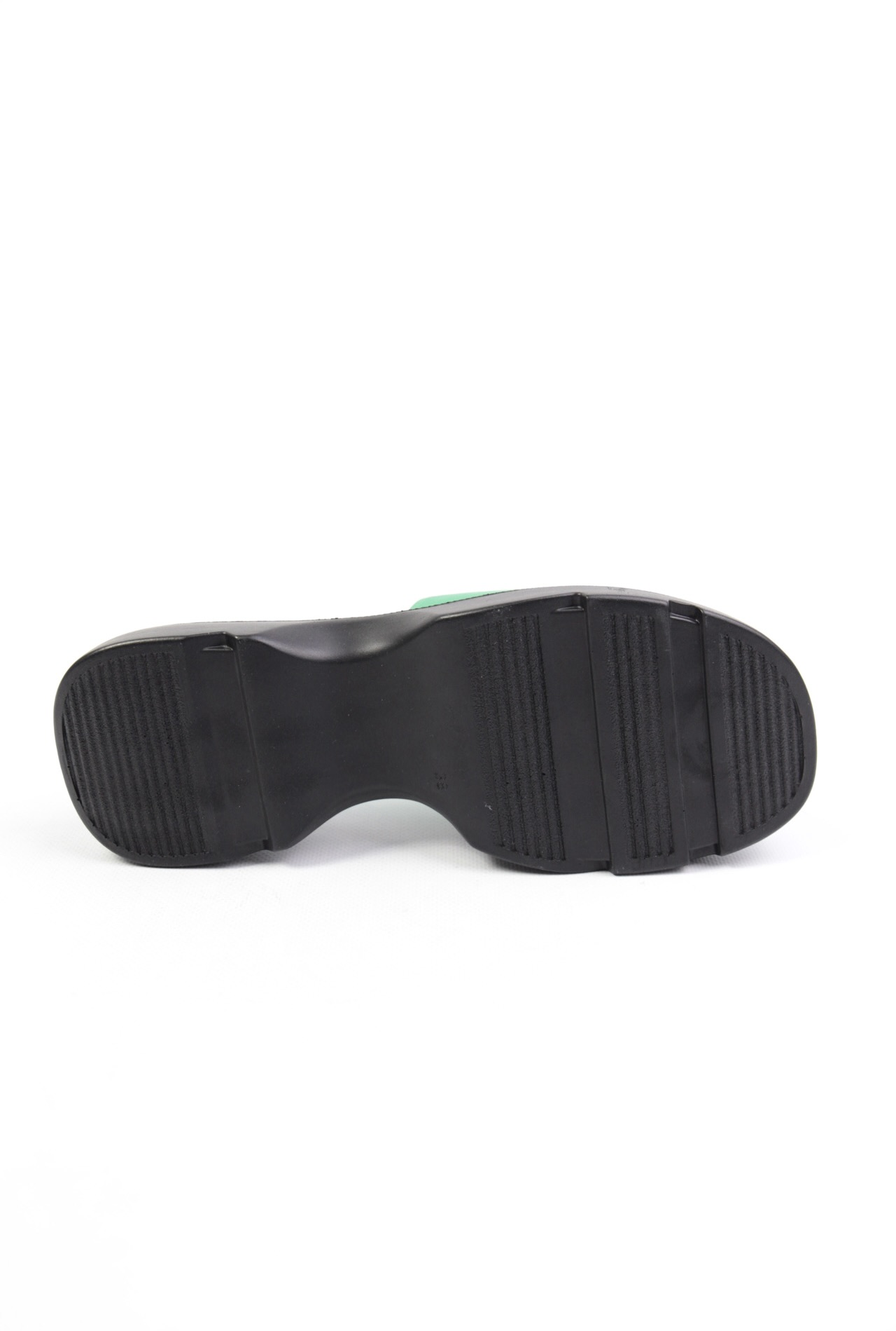 картинка Шлепанцы кожаные Benito от магазина Pratik