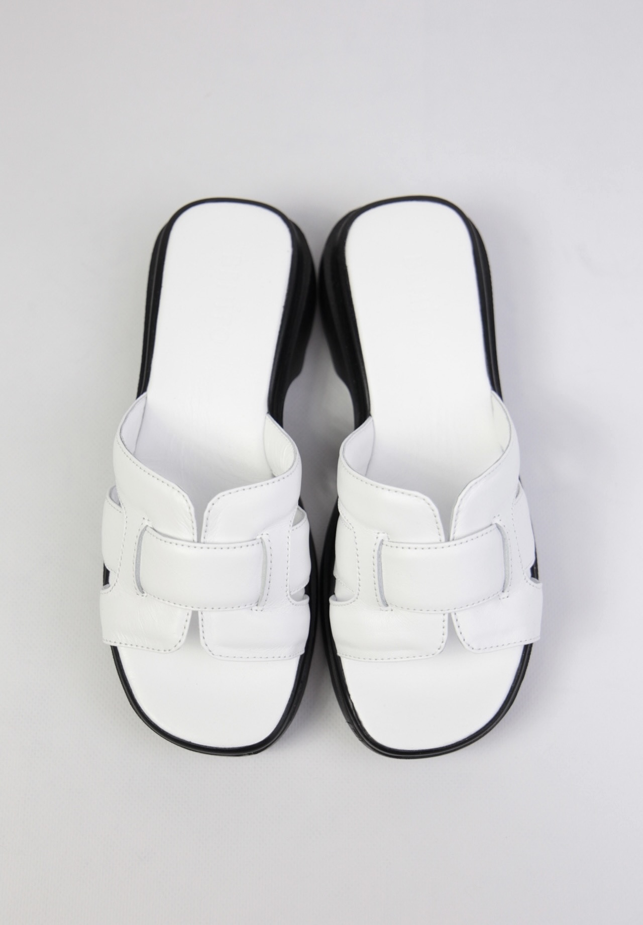 картинка Шлепанцы кожаные Benito от магазина Pratik