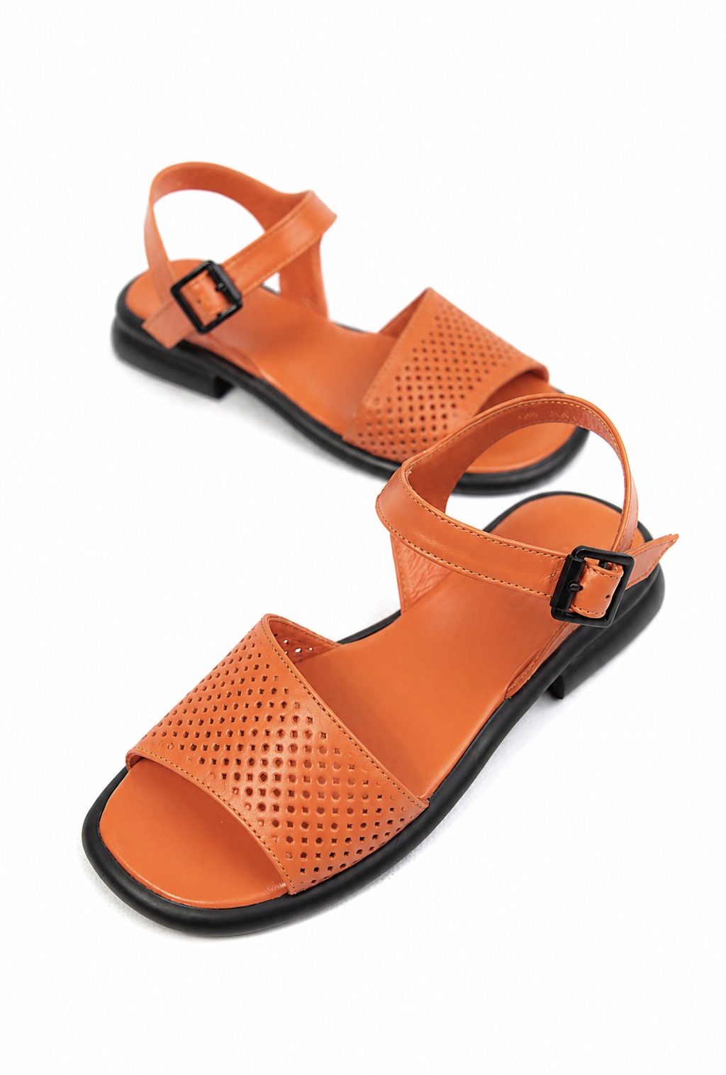 картинка Сандалии кожаные Benito от магазина Pratik
