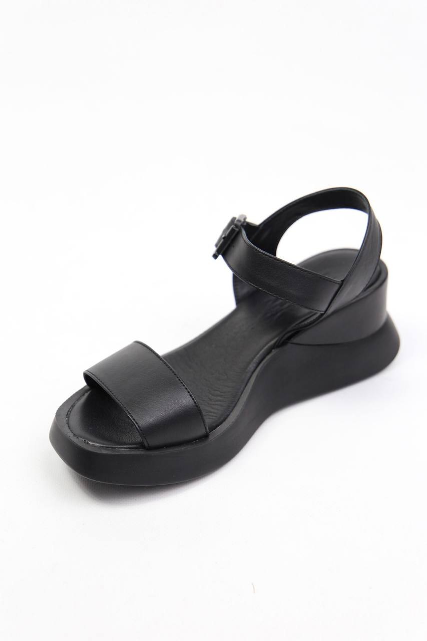 картинка Босоножки кожаные Benito от магазина Pratik