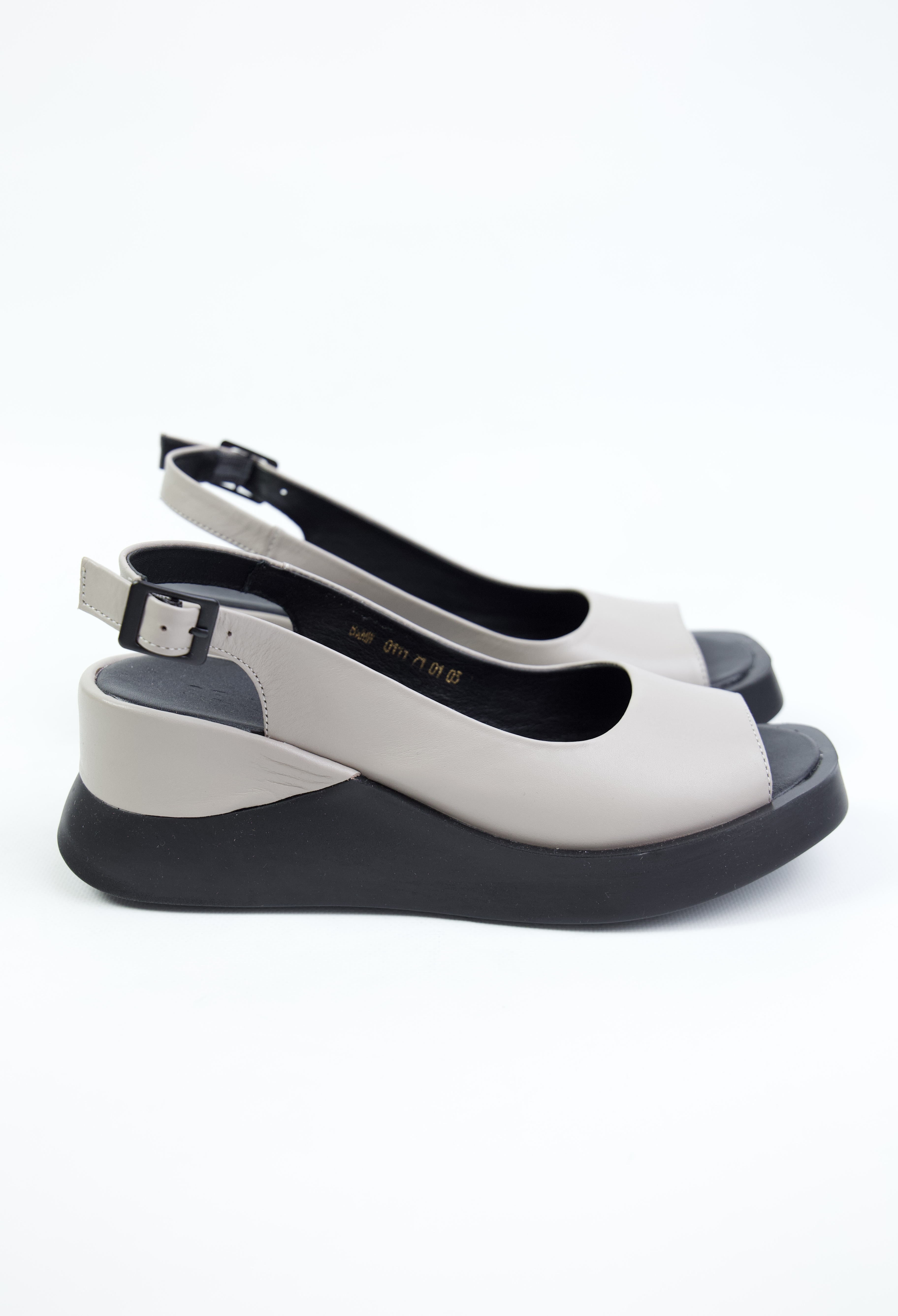 картинка Босоножки кожаные Benito от магазина Pratik