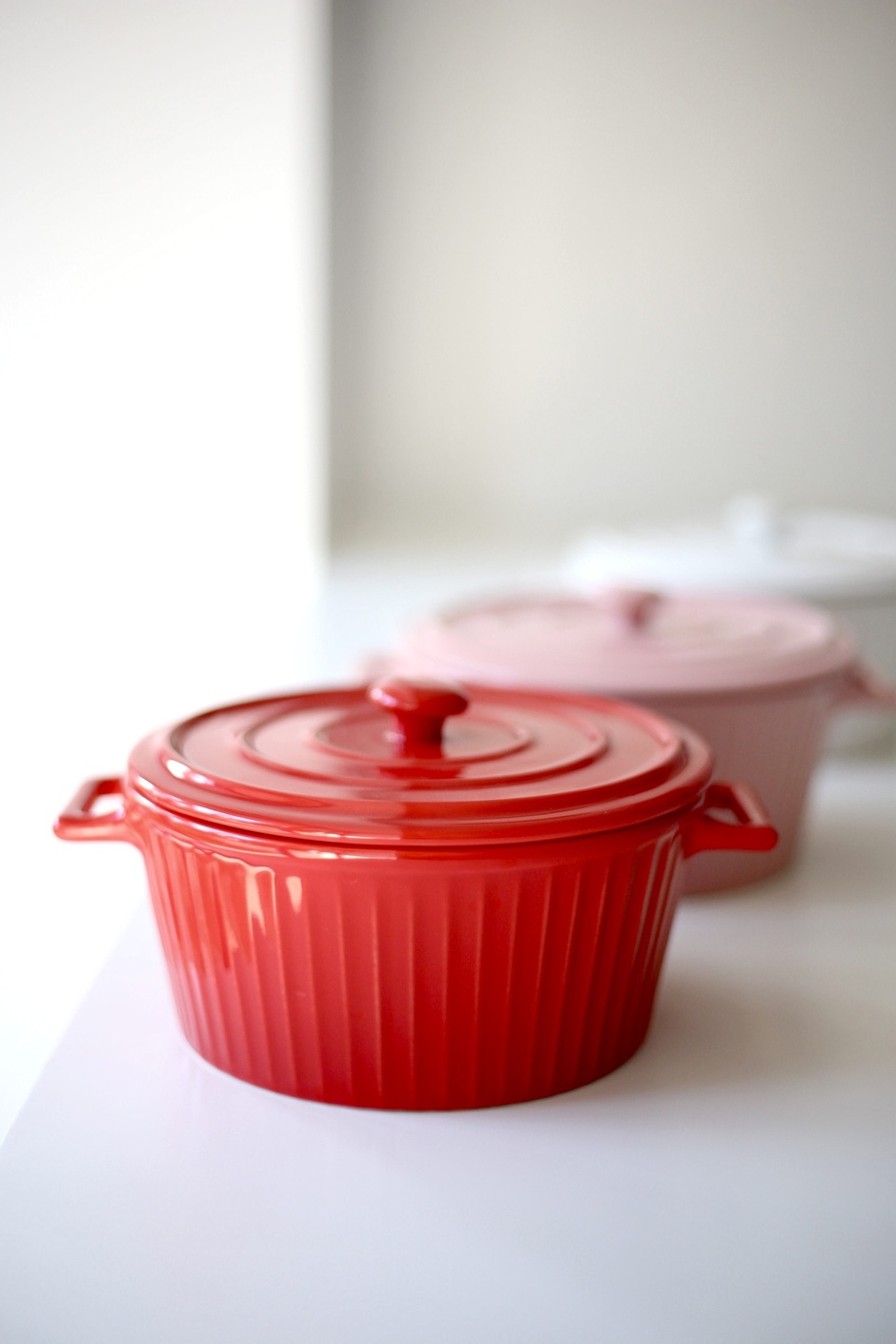 картинка Кастрюля для запекания с крышкой( Супница ) красная от магазина Pratik