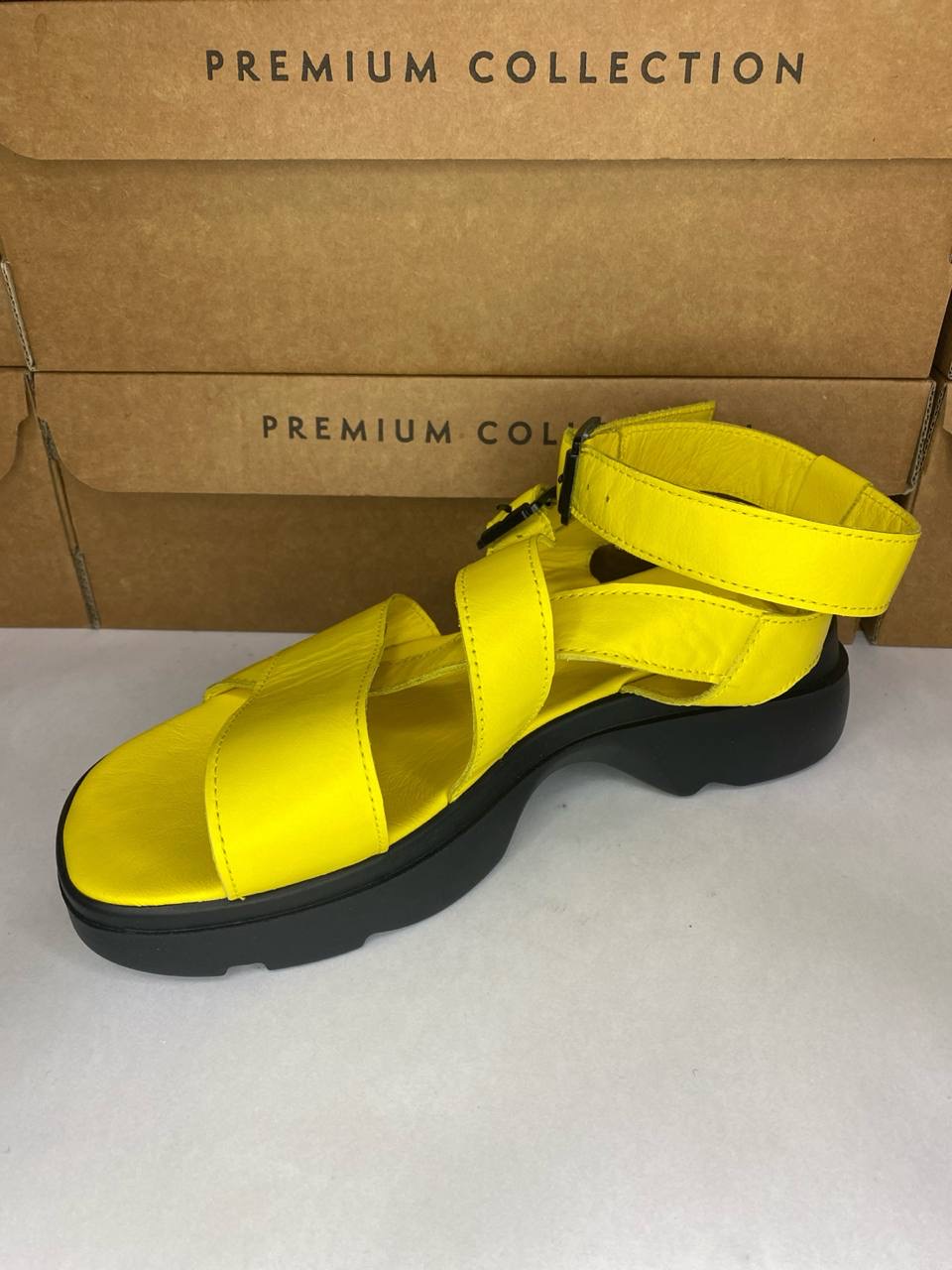 картинка Босоножки кожаные Benito от магазина Pratik