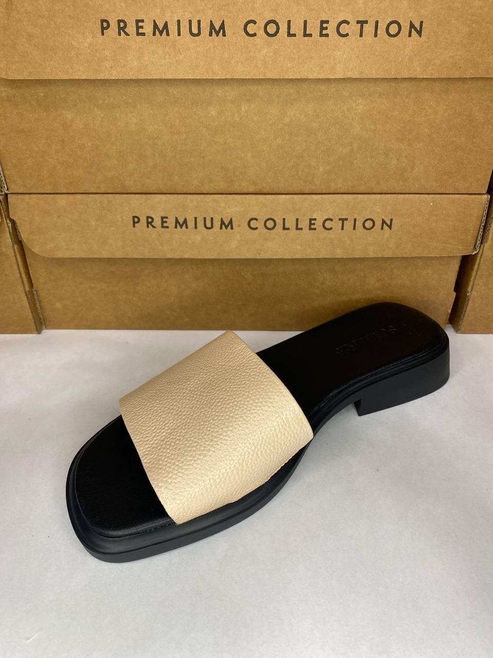 картинка Шлепанцы кожаные Benito от магазина Pratik