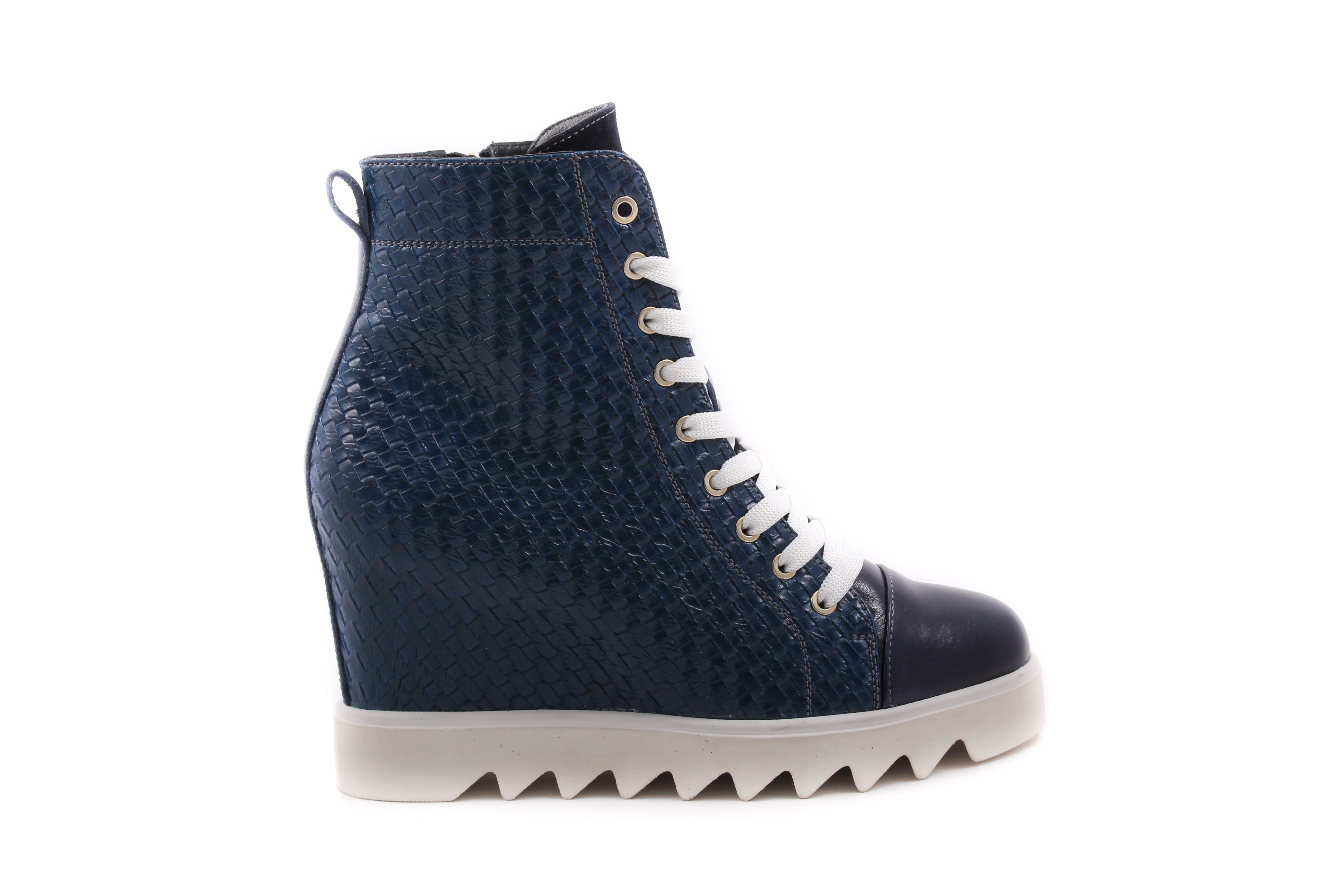 картинка Сникерсы женские кожаные Grossi от магазина Pratik