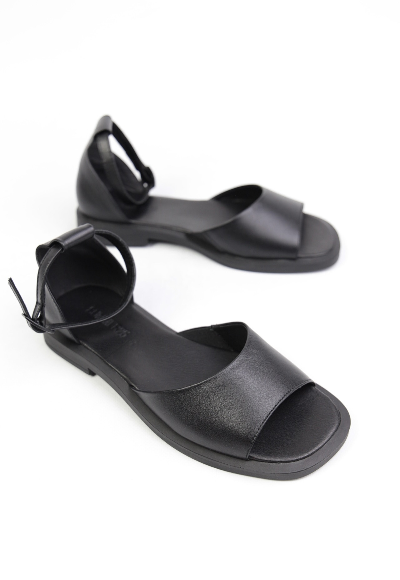 картинка Сандалии кожаные Benito от магазина Pratik