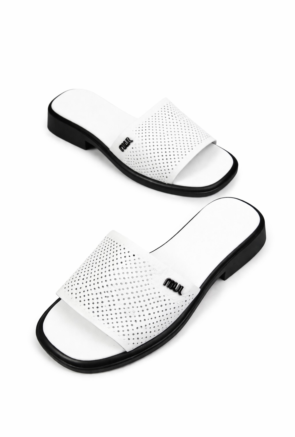 картинка Шлепанцы кожаные Benito от магазина Pratik