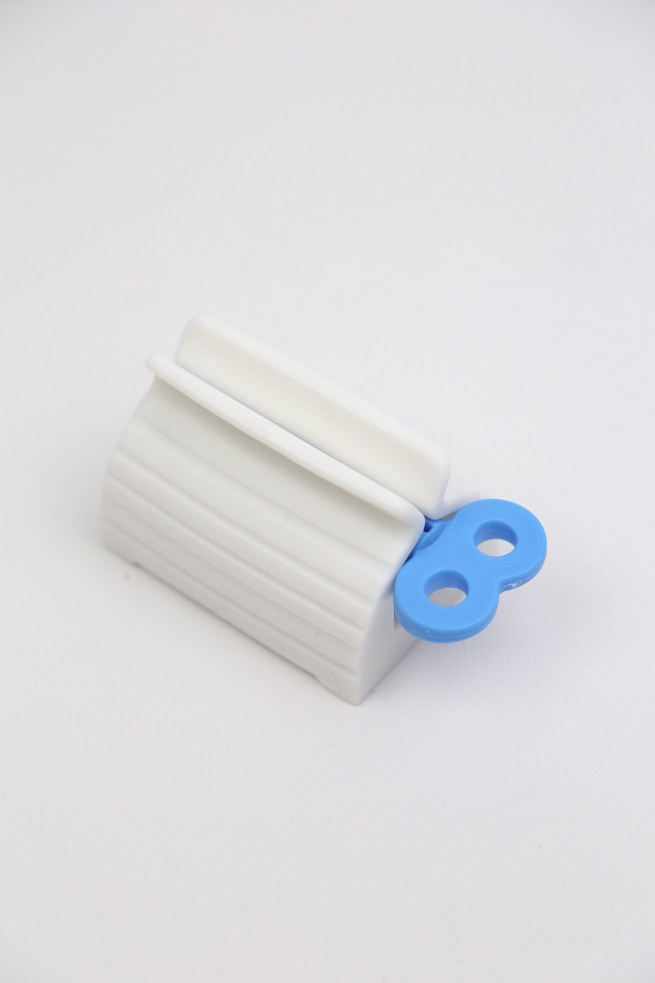 картинка Пресс для зубной пасты и крема, синий от магазина Pratik