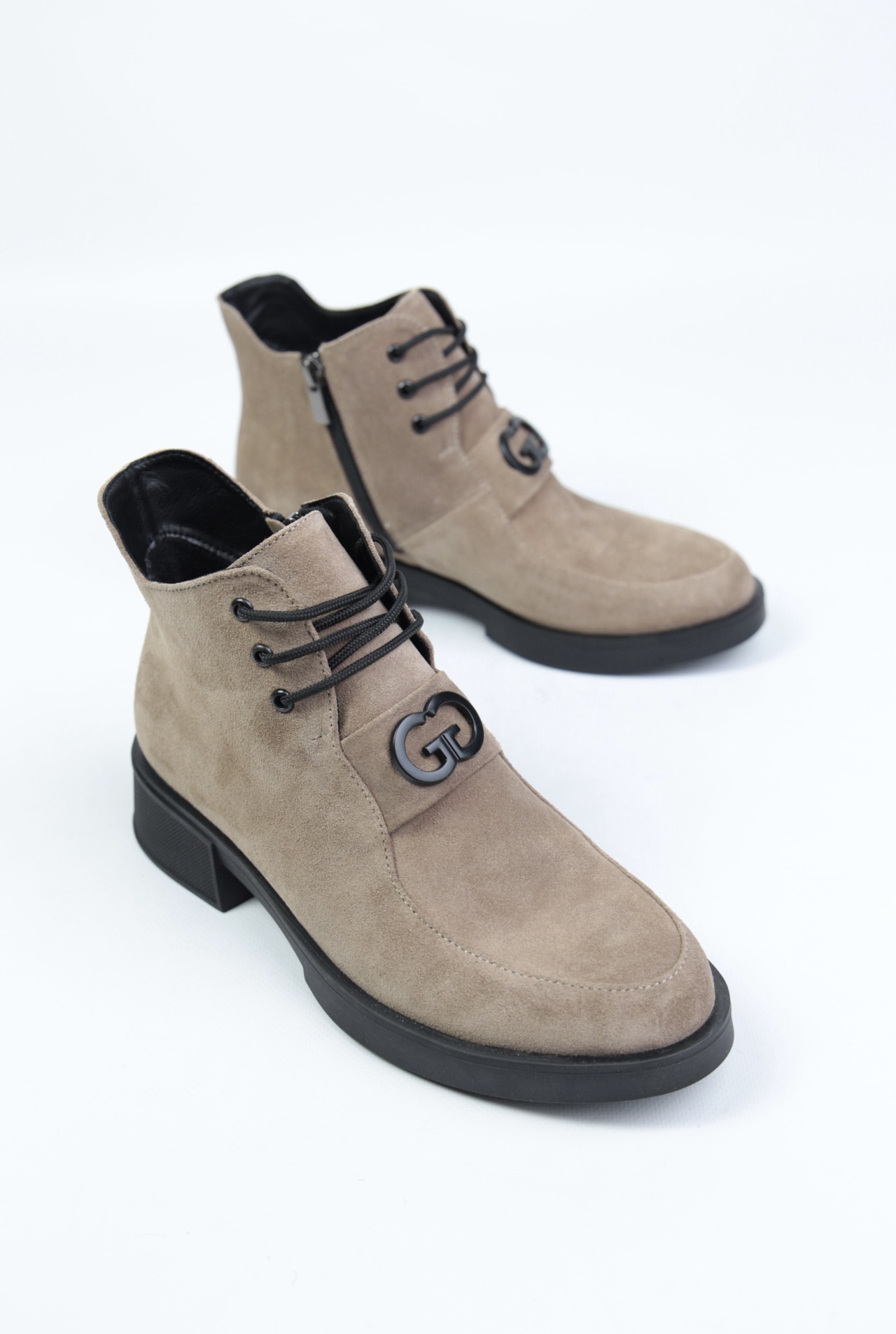 картинка Ботинки замшевые Benito от магазина Pratik