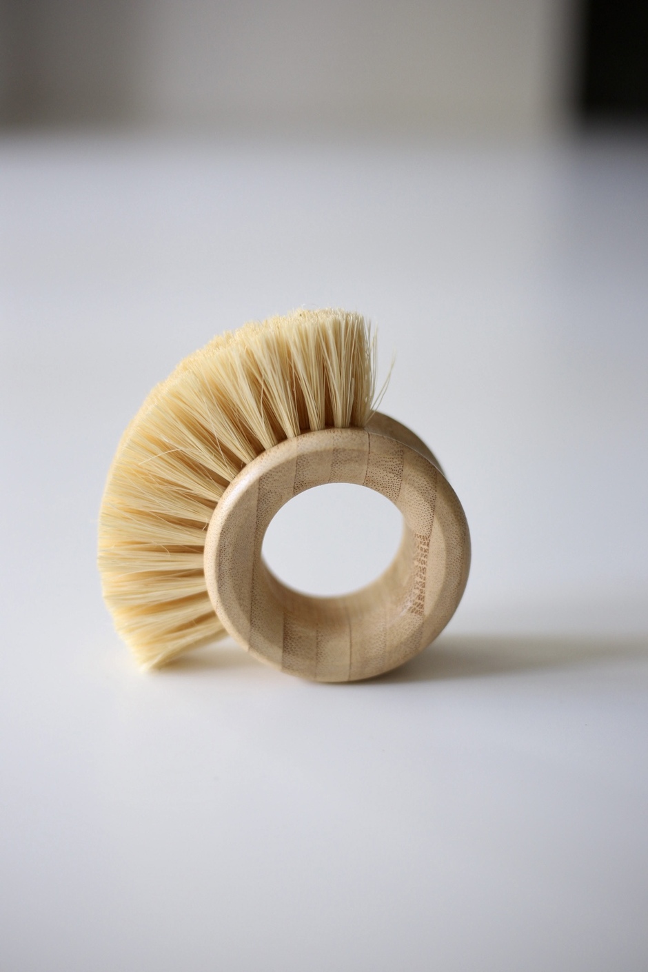 картинка Щетка бамбуковая форма кольца (H) от магазина Pratik