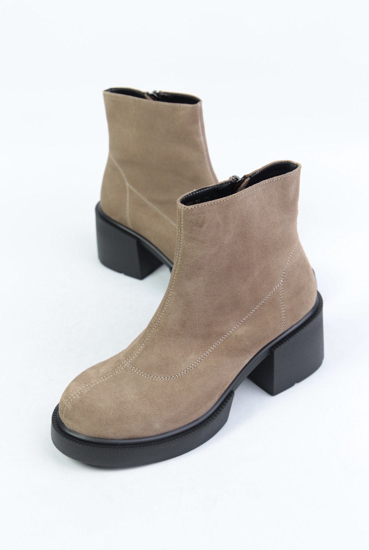 картинка Ботильоны замшевые Benito от магазина Pratik