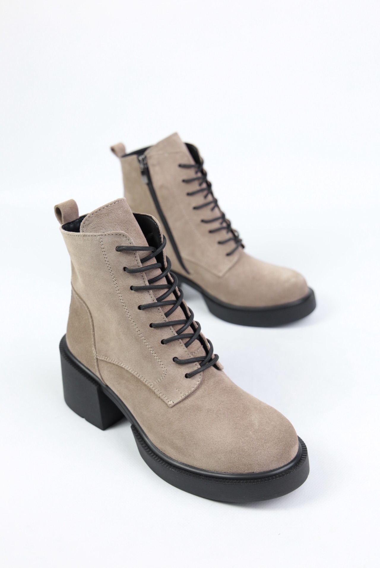 картинка Ботильоны замшевые Benito от магазина Pratik