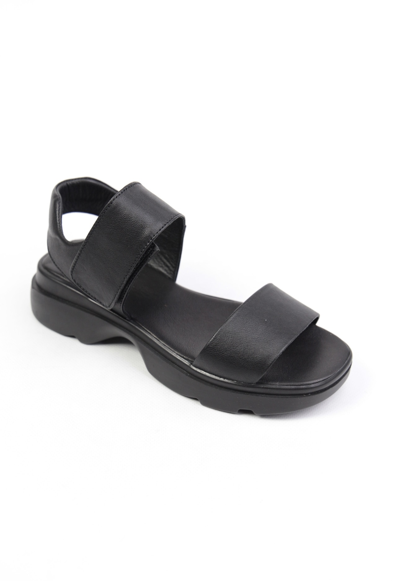 картинка Босоножки кожаные Benito от магазина Pratik