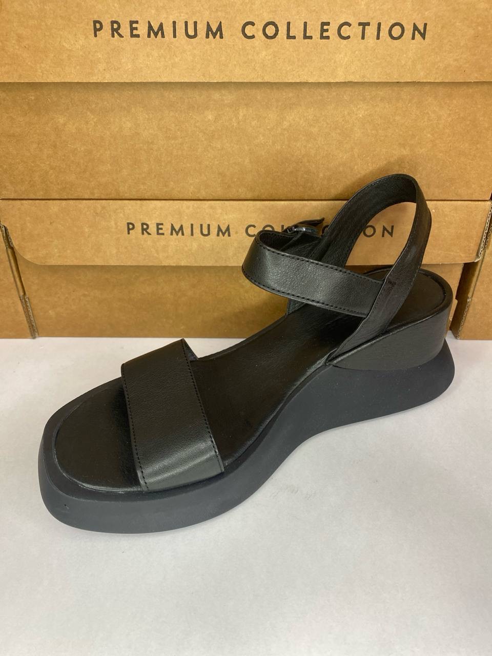 картинка Босоножки кожаные Benito от магазина Pratik