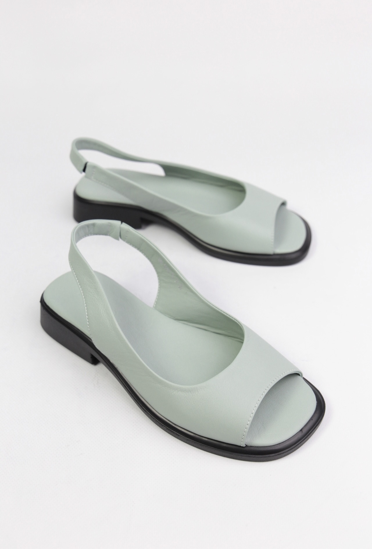 картинка Сандалии кожаные Benito от магазина Pratik