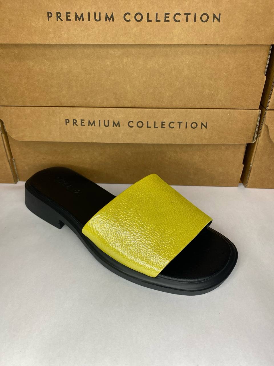 картинка Шлепанцы кожаные Benito от магазина Pratik