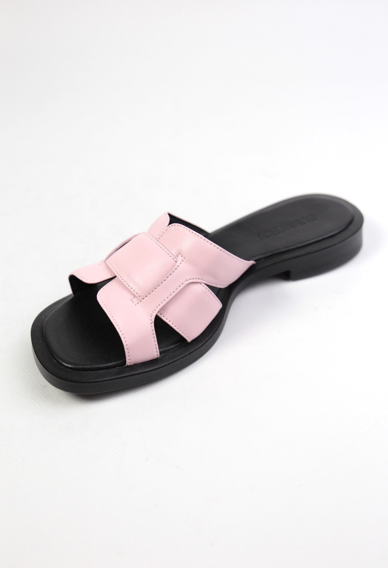 картинка Шлепанцы кожаные Benito от магазина Pratik