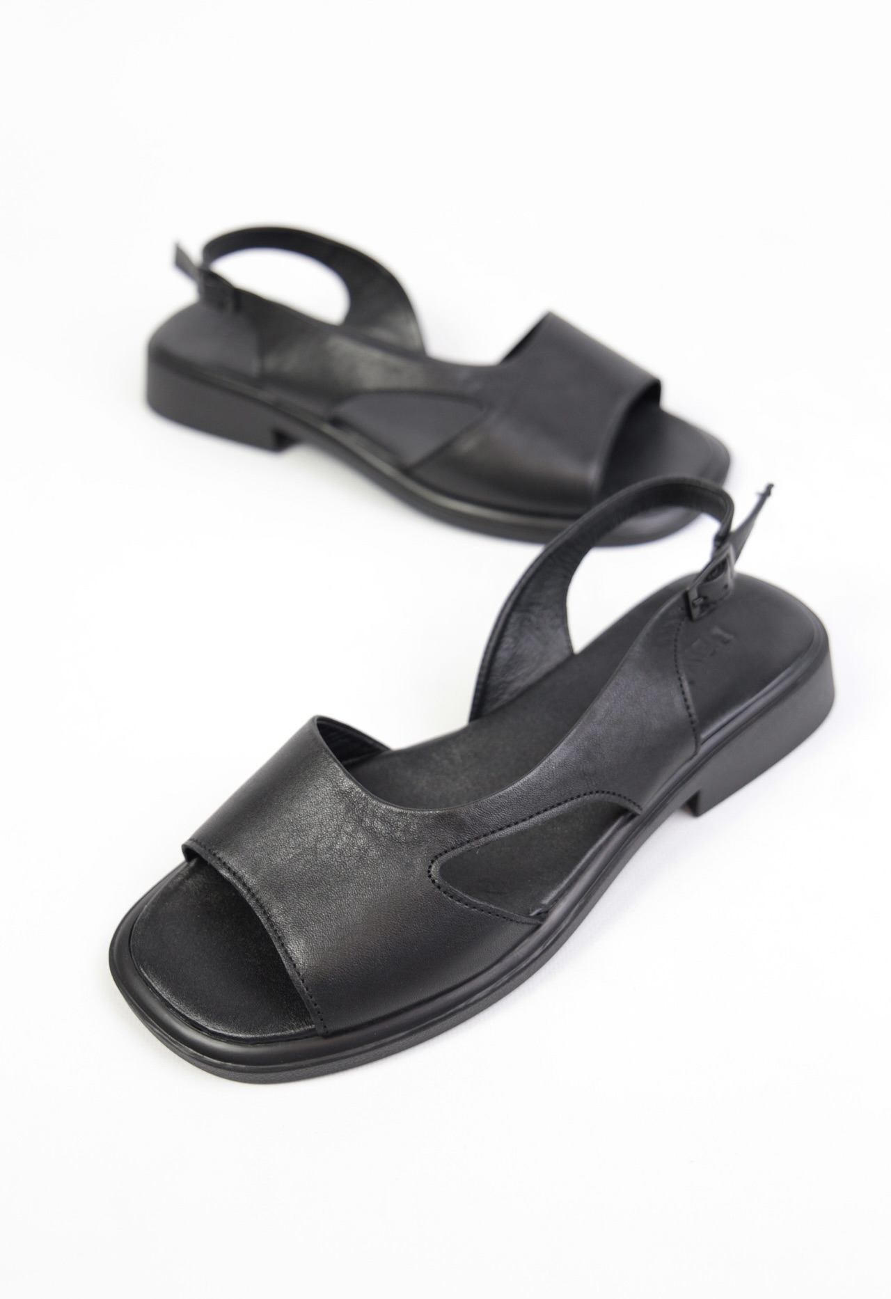 картинка Сандалии кожаные Benito от магазина Pratik