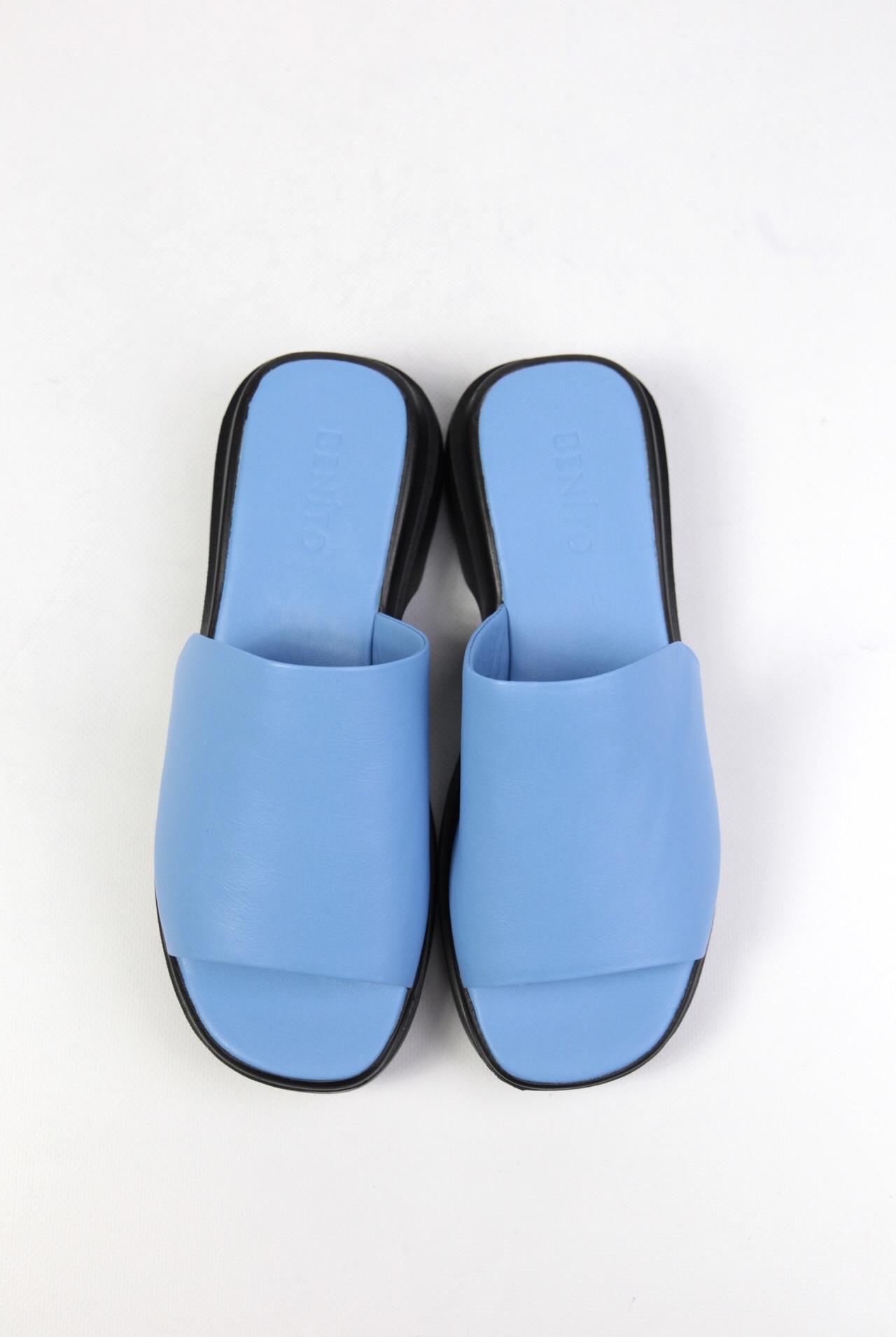 картинка Шлепанцы кожаные Benito от магазина Pratik