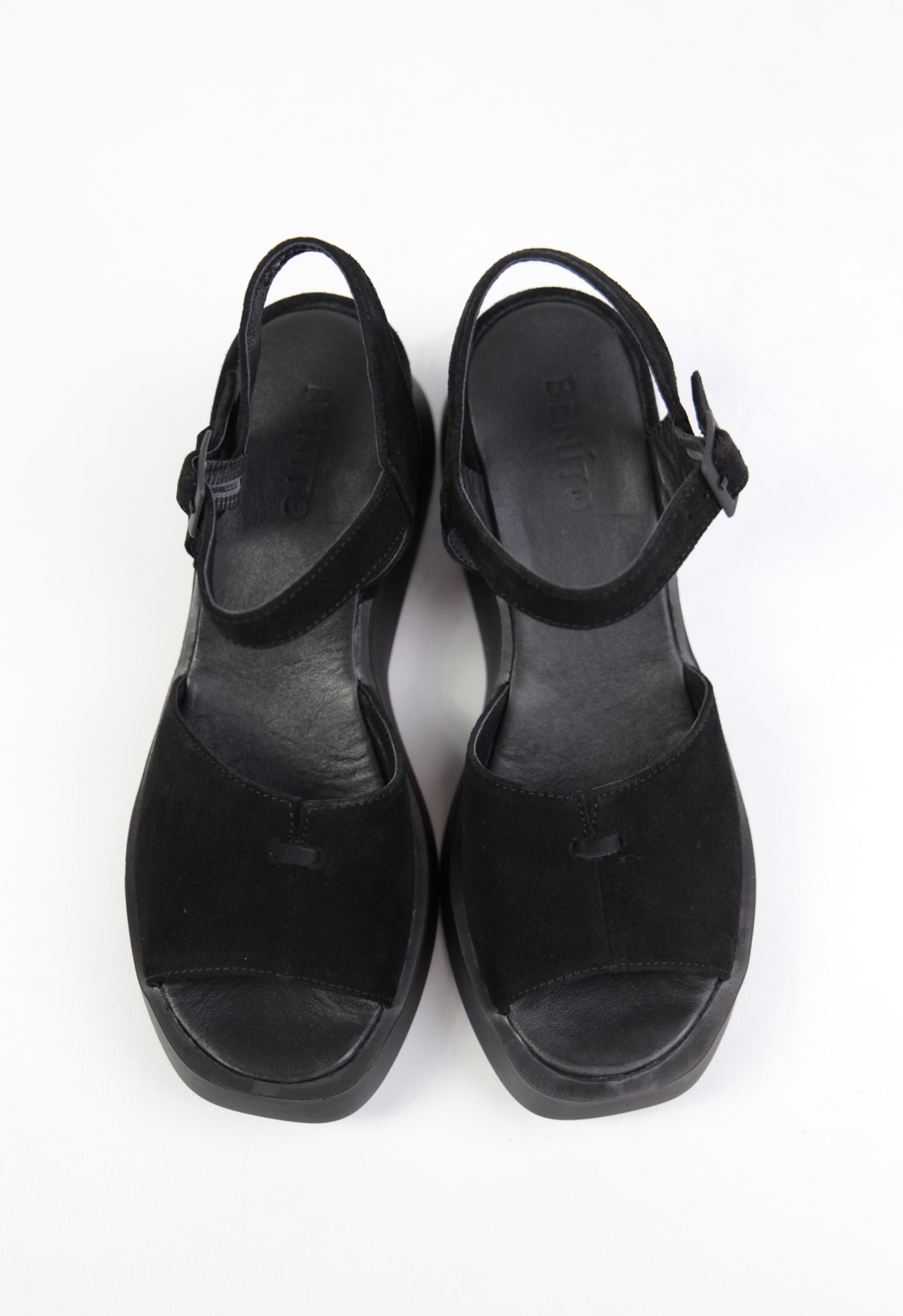 картинка Босоножки замшевые Benito от магазина Pratik