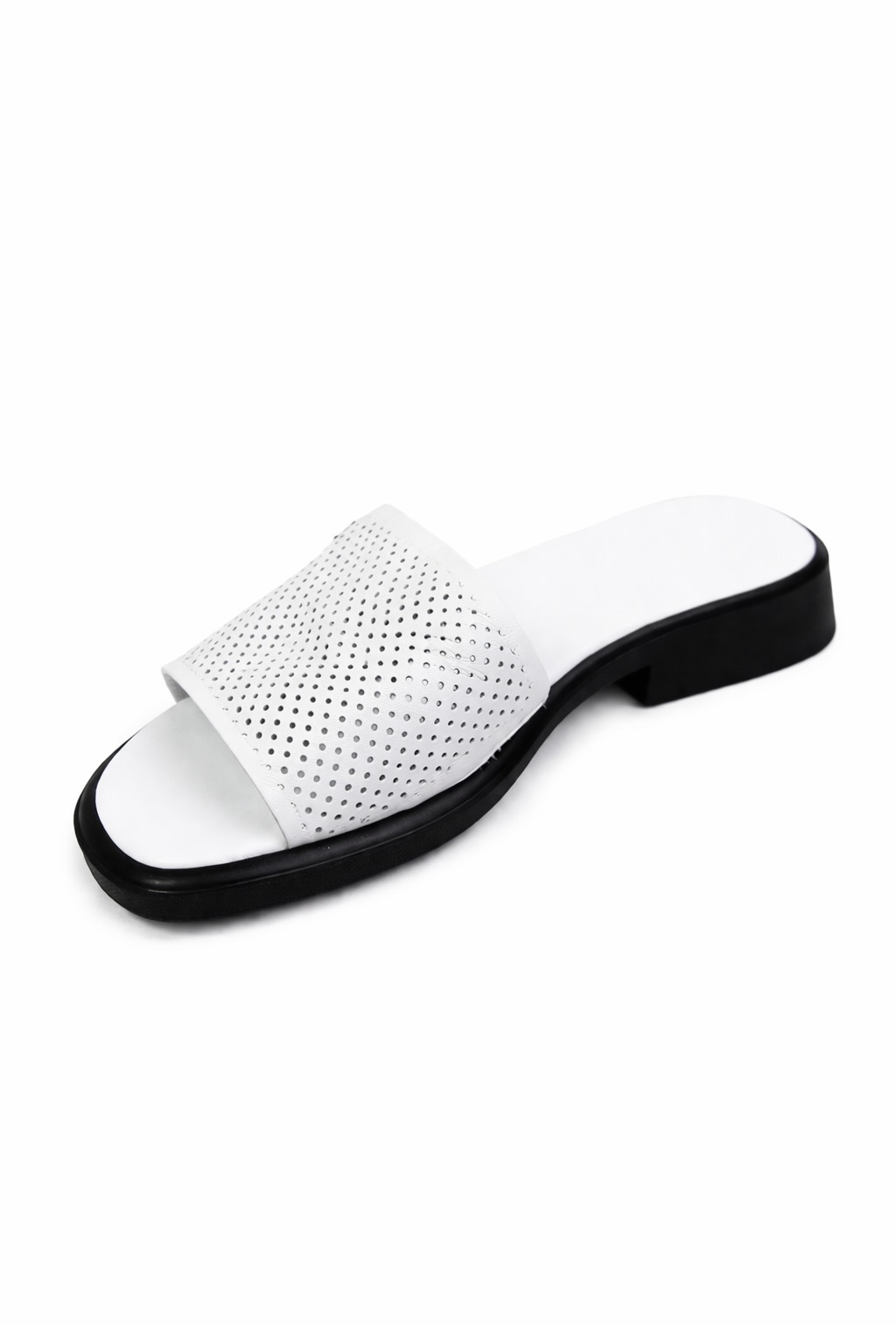 картинка Шлепанцы кожаные Benito от магазина Pratik