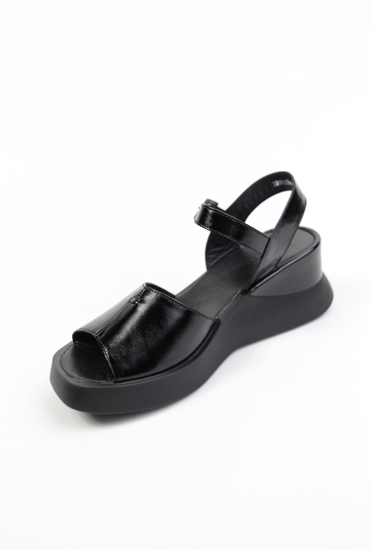 картинка Босоножки кожаные Benito от магазина Pratik