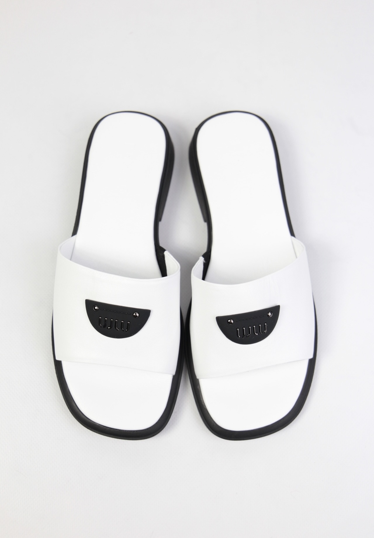 картинка Шлепанцы кожаные Benito от магазина Pratik