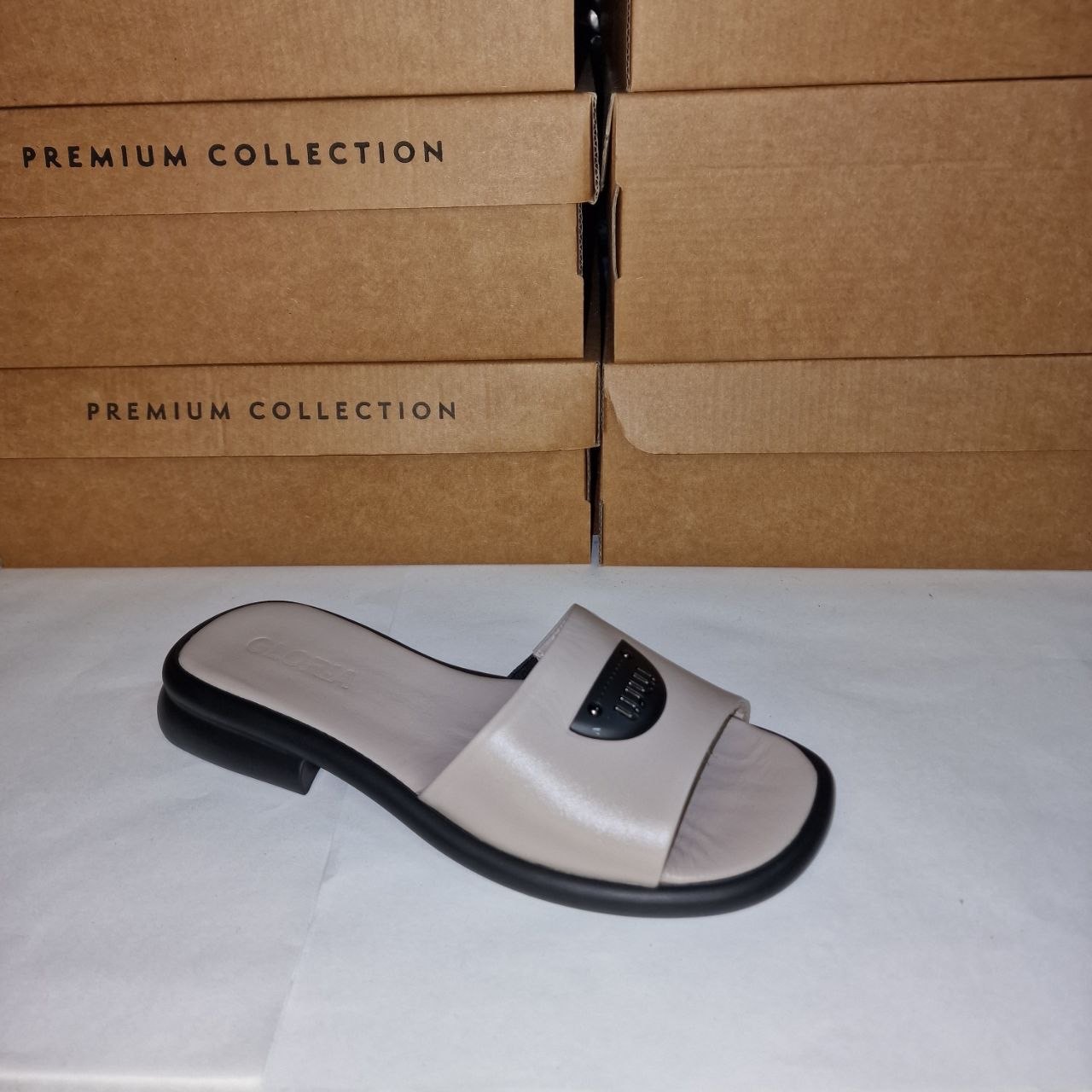 картинка Шлепанцы кожаные Benito от магазина Pratik
