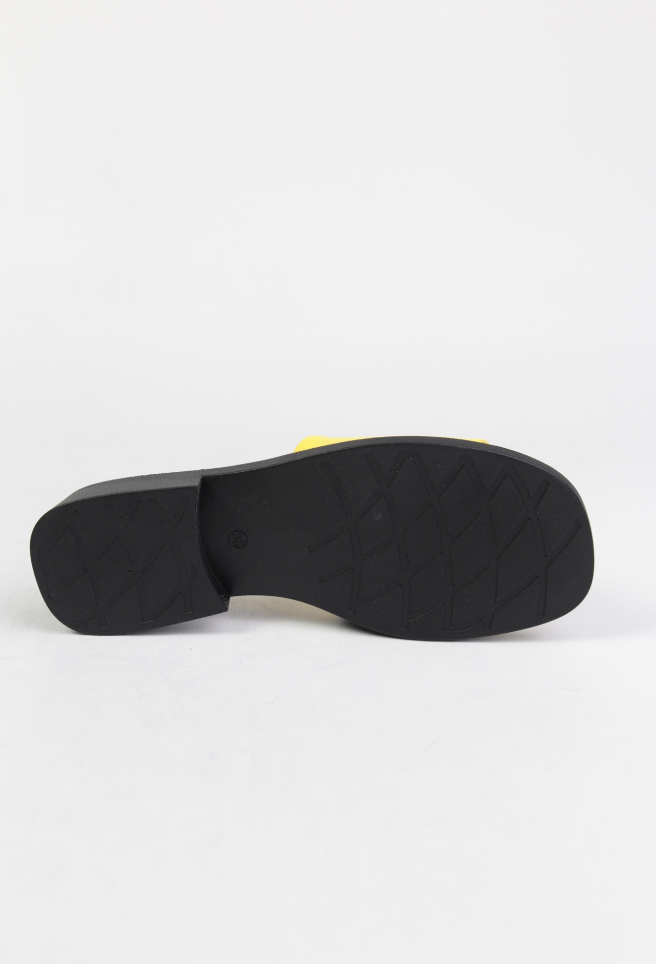 картинка Шлепанцы кожаные Benito от магазина Pratik