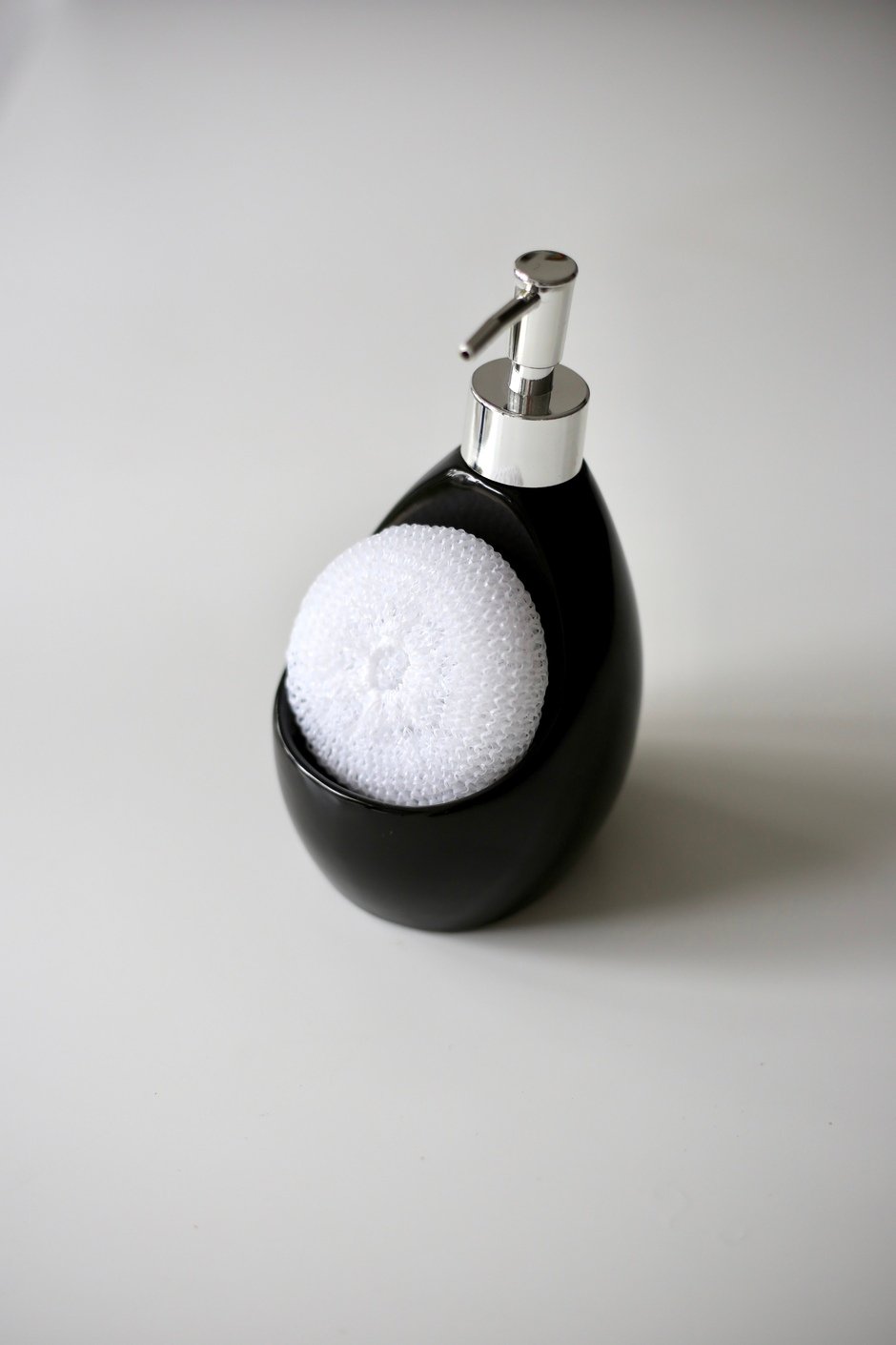 картинка Дозатор для мыла с отделением под губку Черный от магазина Pratik