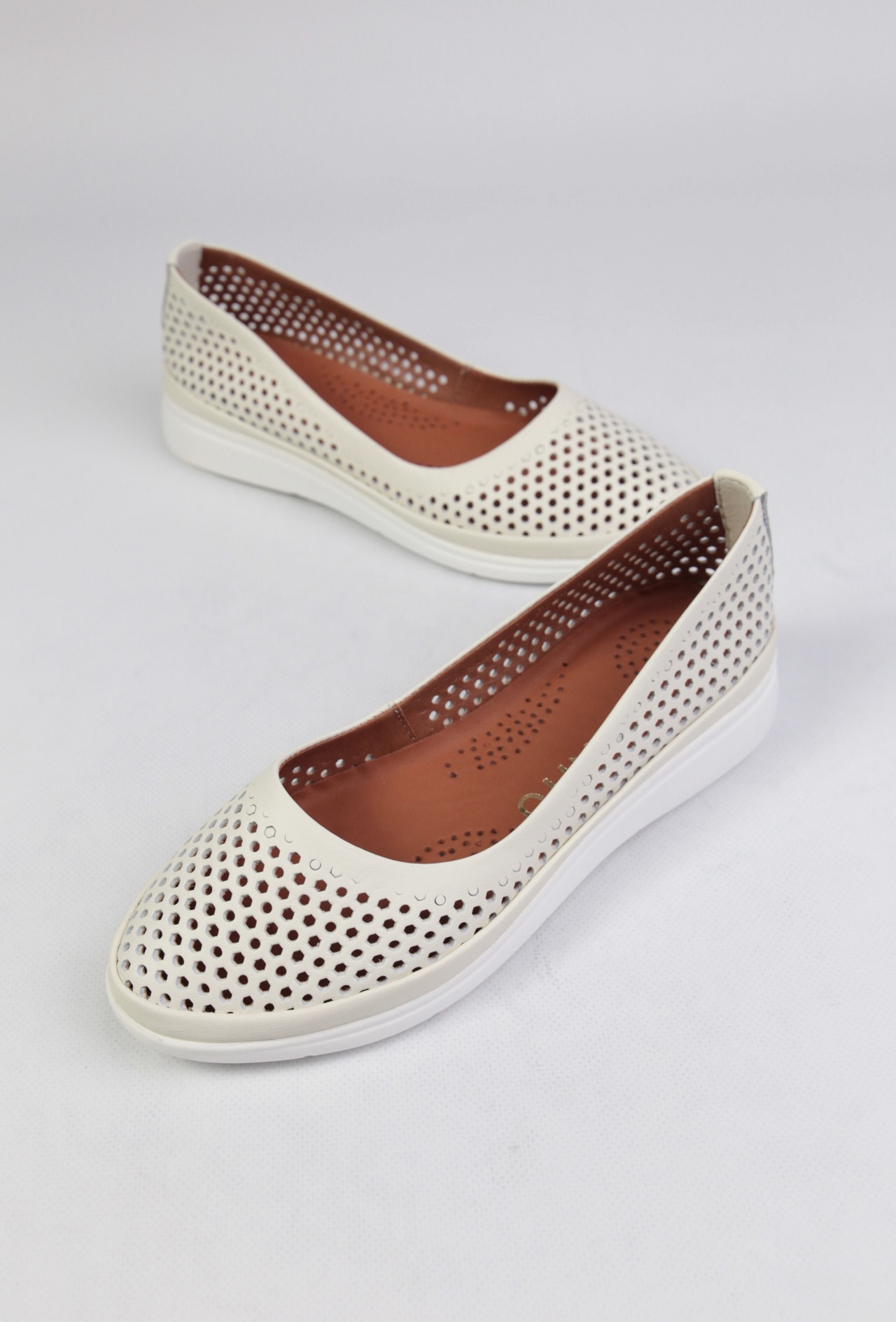 картинка Балетки кожаные Benito от магазина Pratik