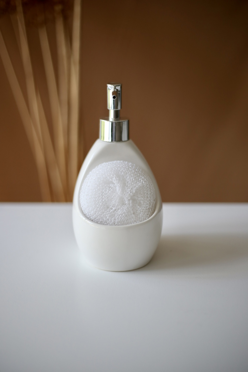 картинка Дозатор для мыла с отделением под губку Белый от магазина Pratik