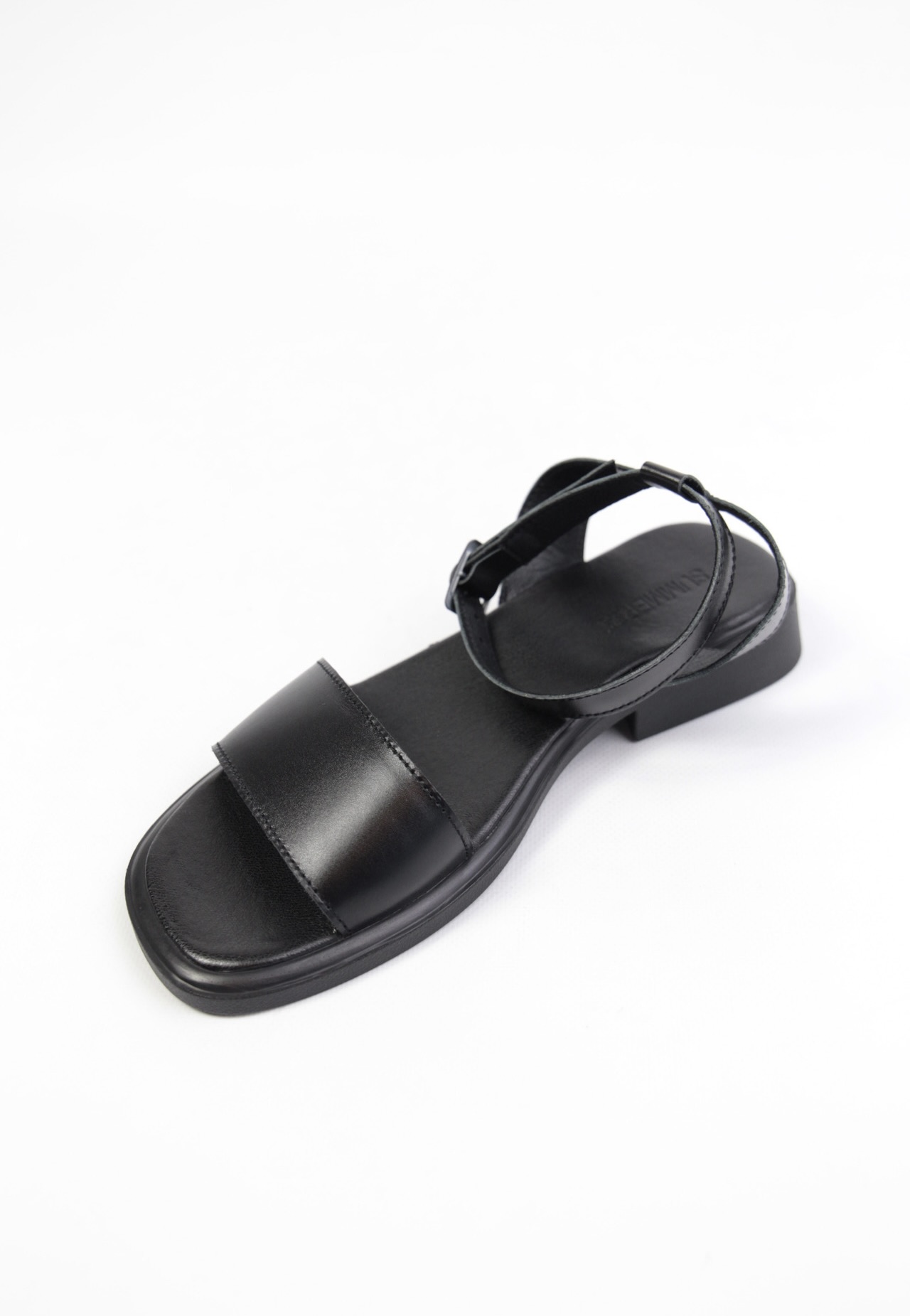 картинка Сандалии кожаные Benito от магазина Pratik