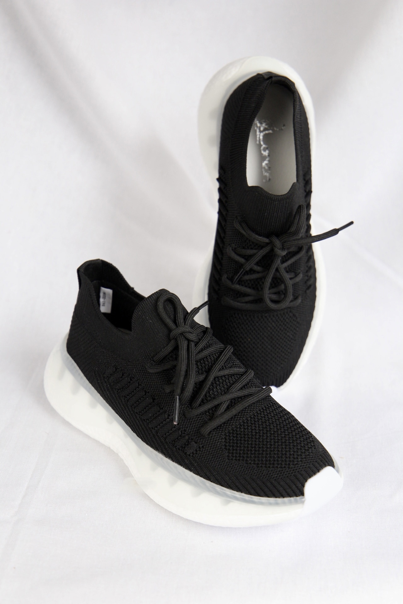 картинка Кроссовки женские Lonza от магазина Pratik