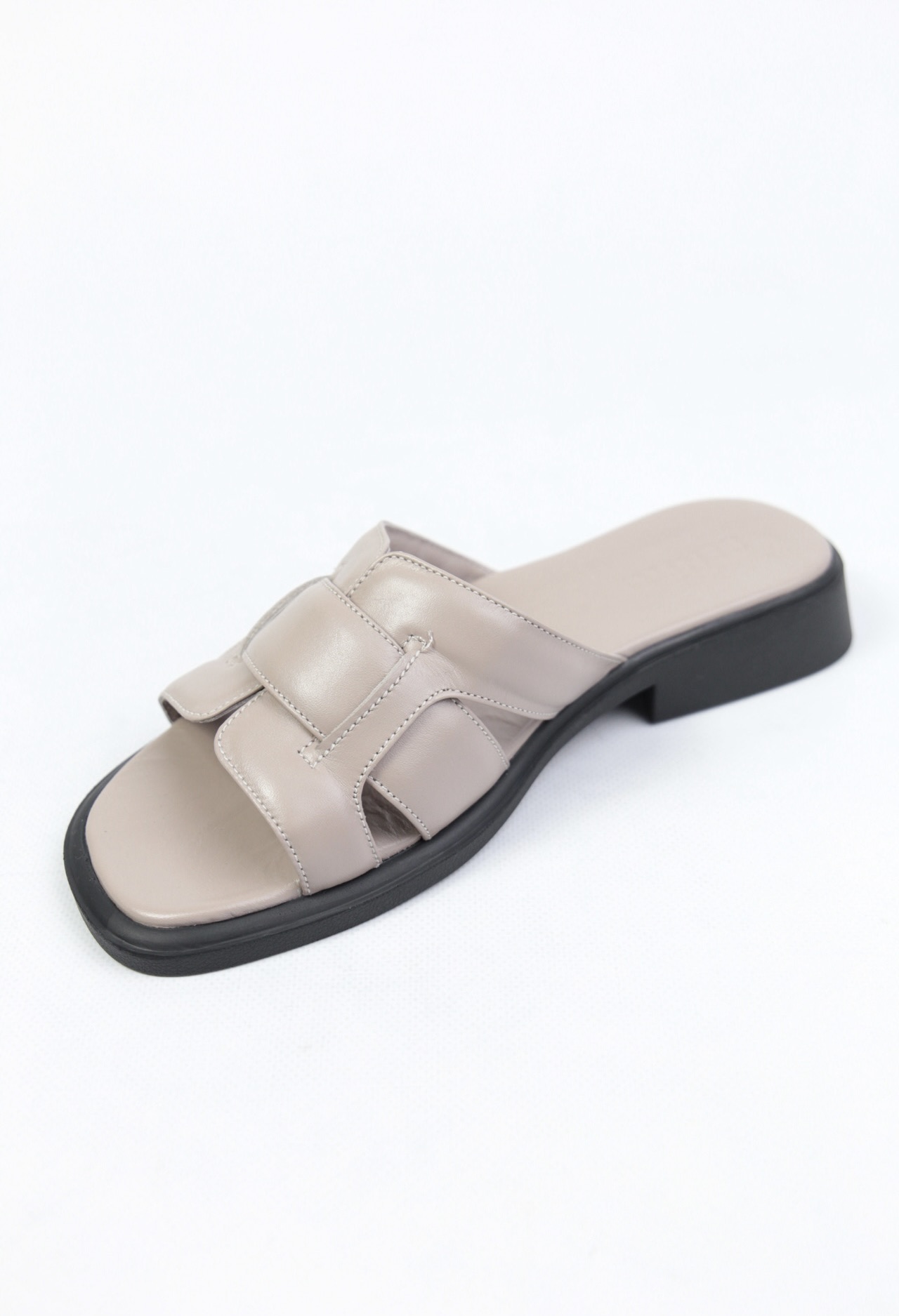 картинка Шлепанцы кожаные Benito от магазина Pratik