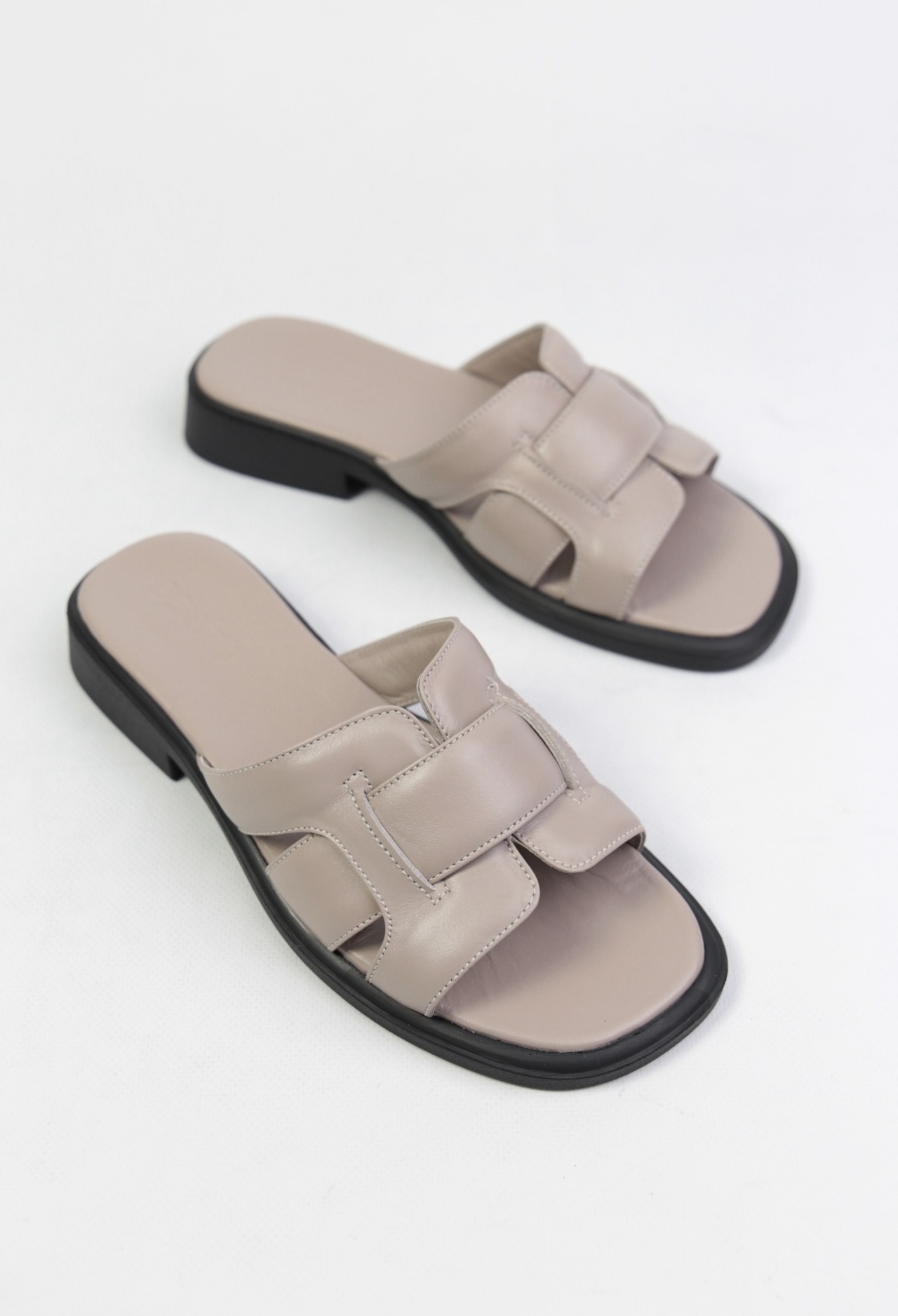 картинка Шлепанцы кожаные Benito от магазина Pratik