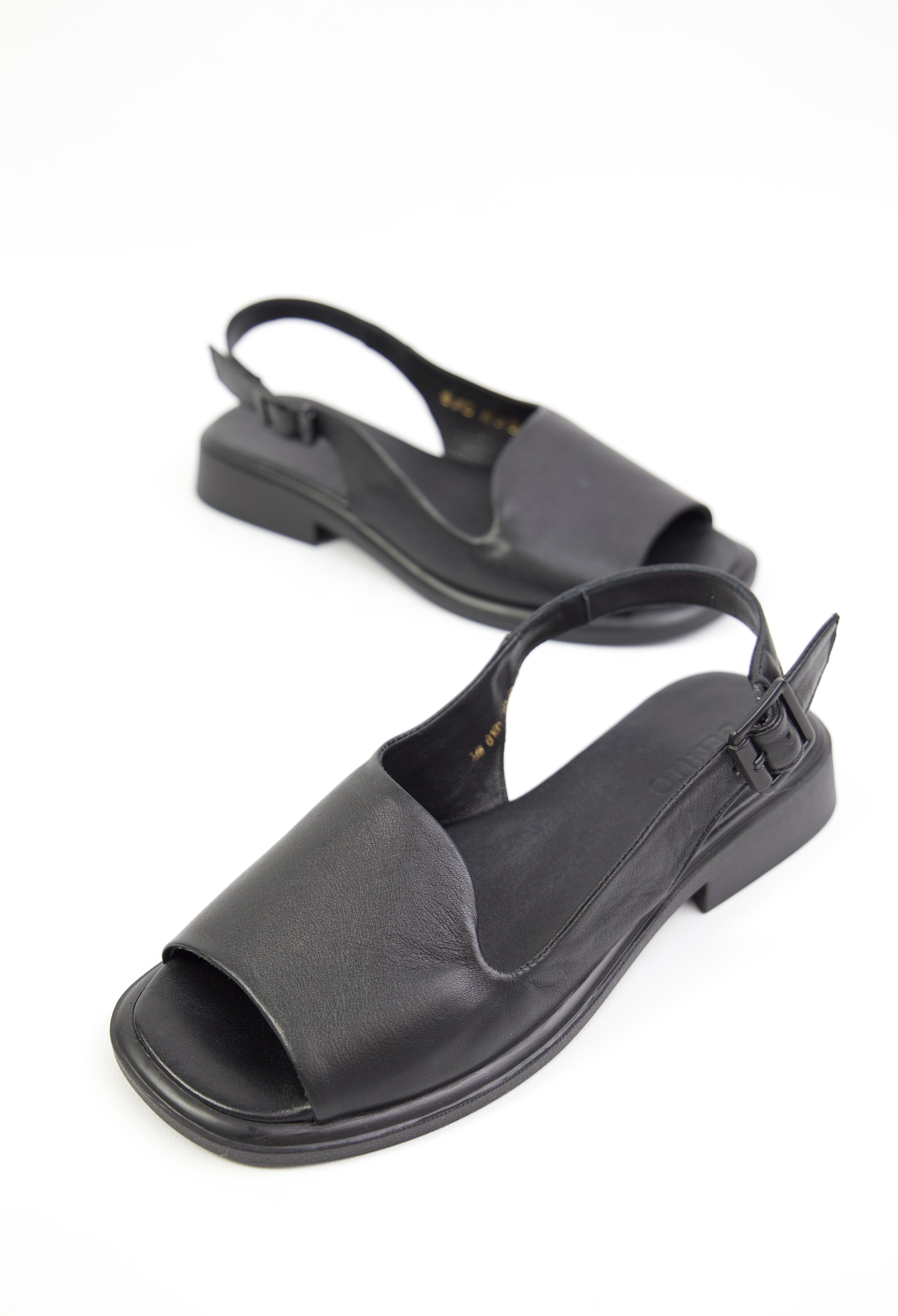 картинка Сандалии кожаные Benito от магазина Pratik