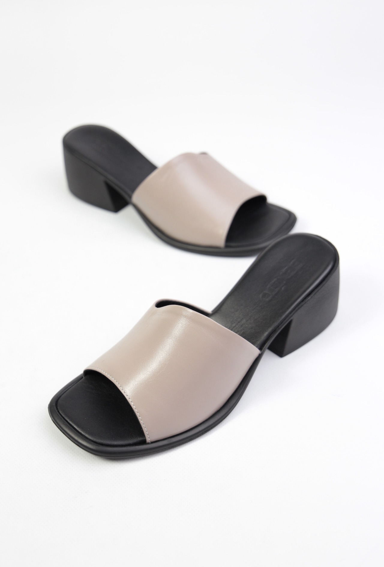 картинка Сабо кожаные Benito от магазина Pratik