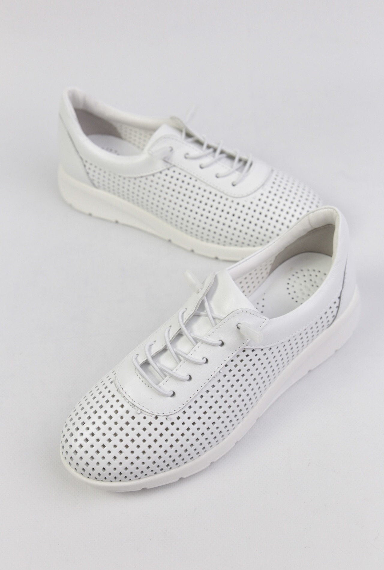 картинка Кроссовки кожаные Benito от магазина Pratik