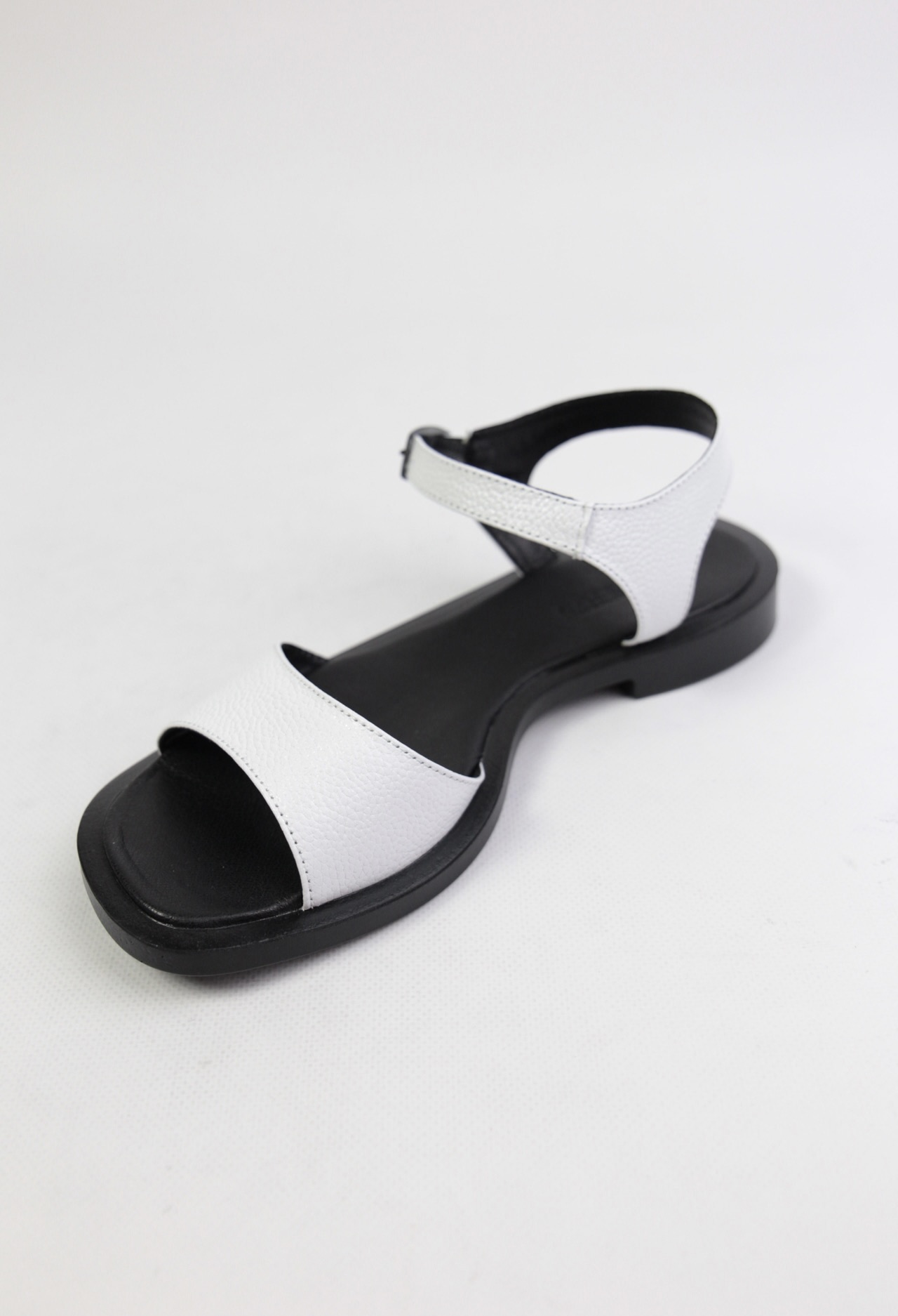 картинка Сандалии кожаные Benito от магазина Pratik