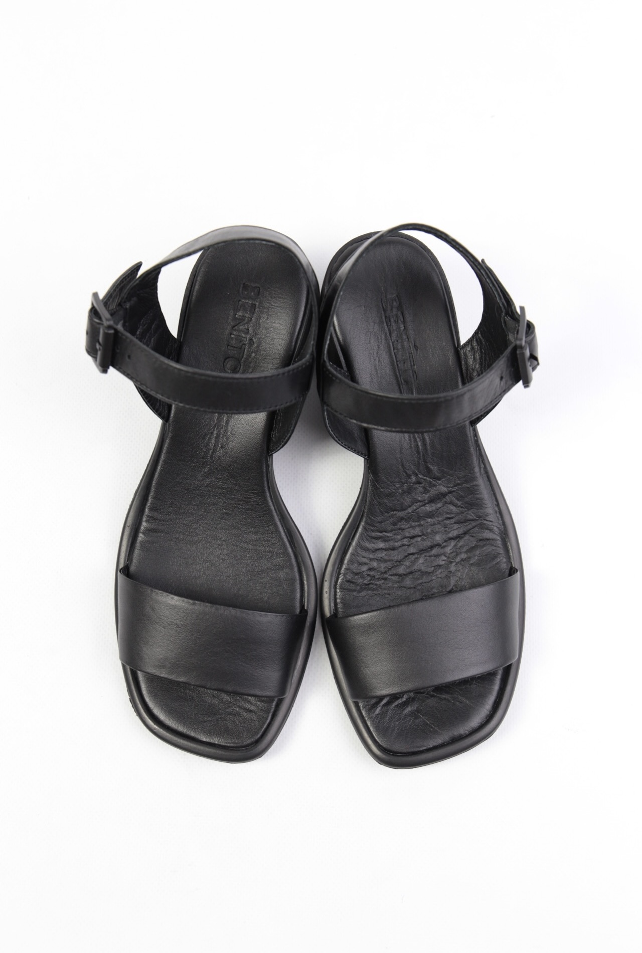 картинка Босоножки кожаные Benito от магазина Pratik