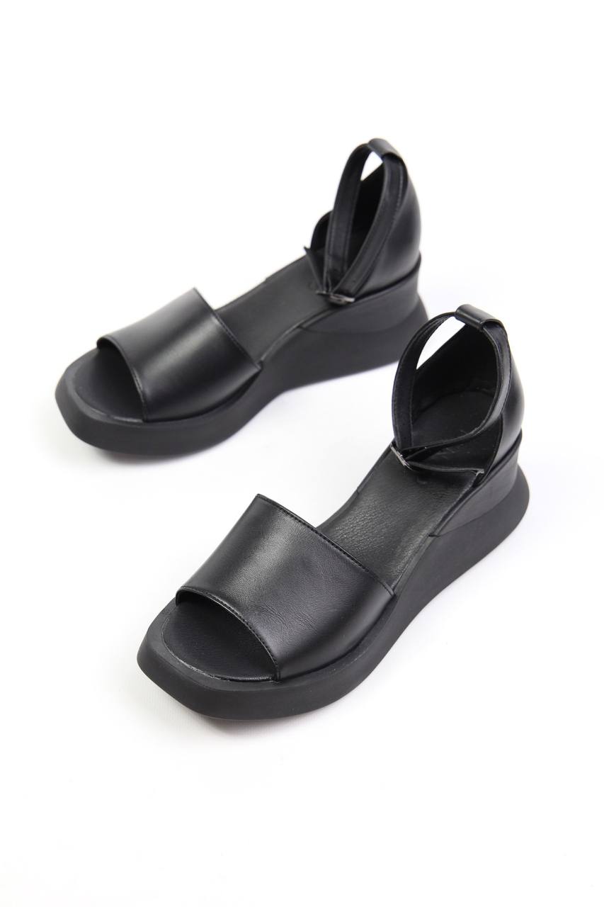 картинка Босоножки кожаные Benito от магазина Pratik