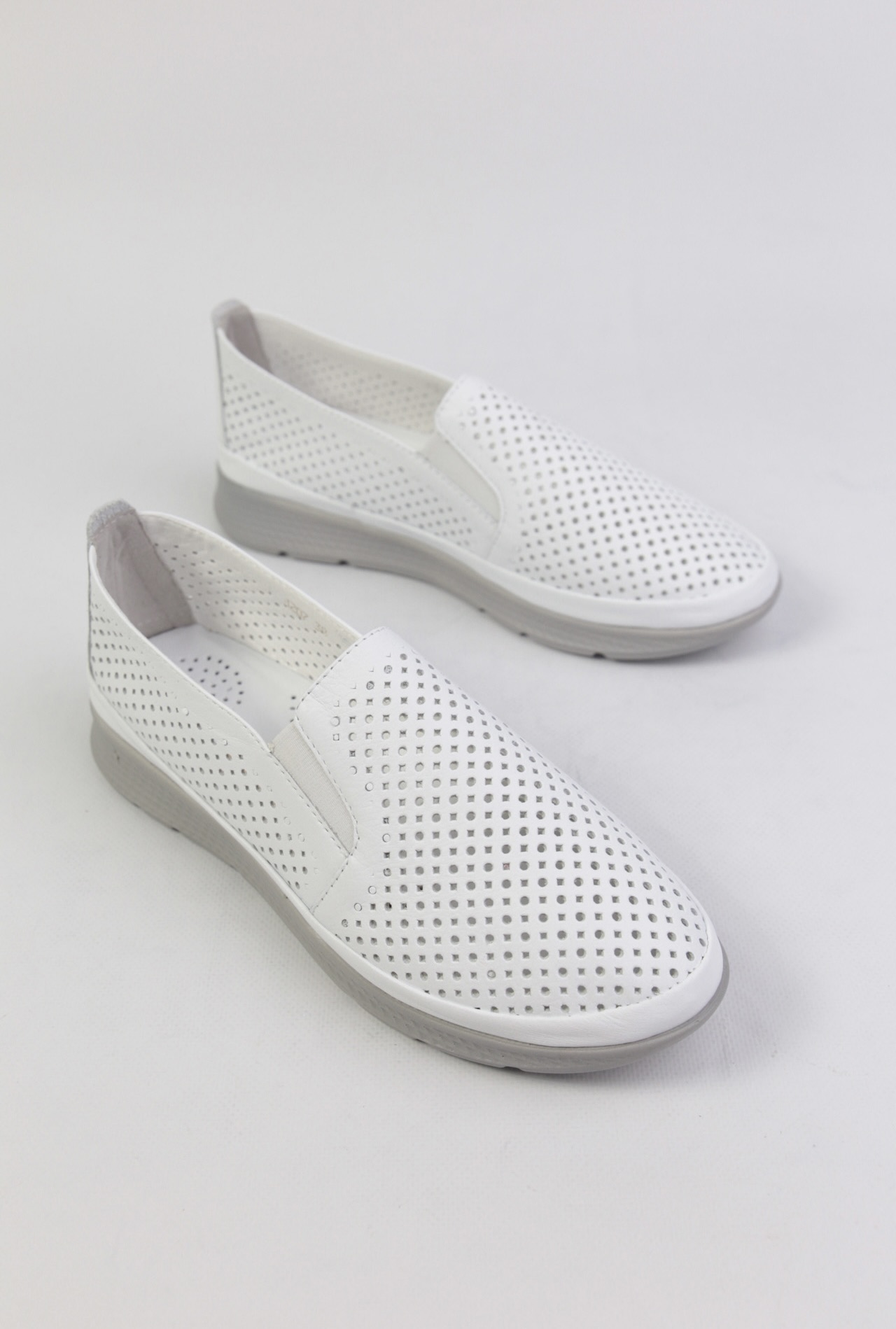 картинка Слипоны кожаные Benito от магазина Pratik