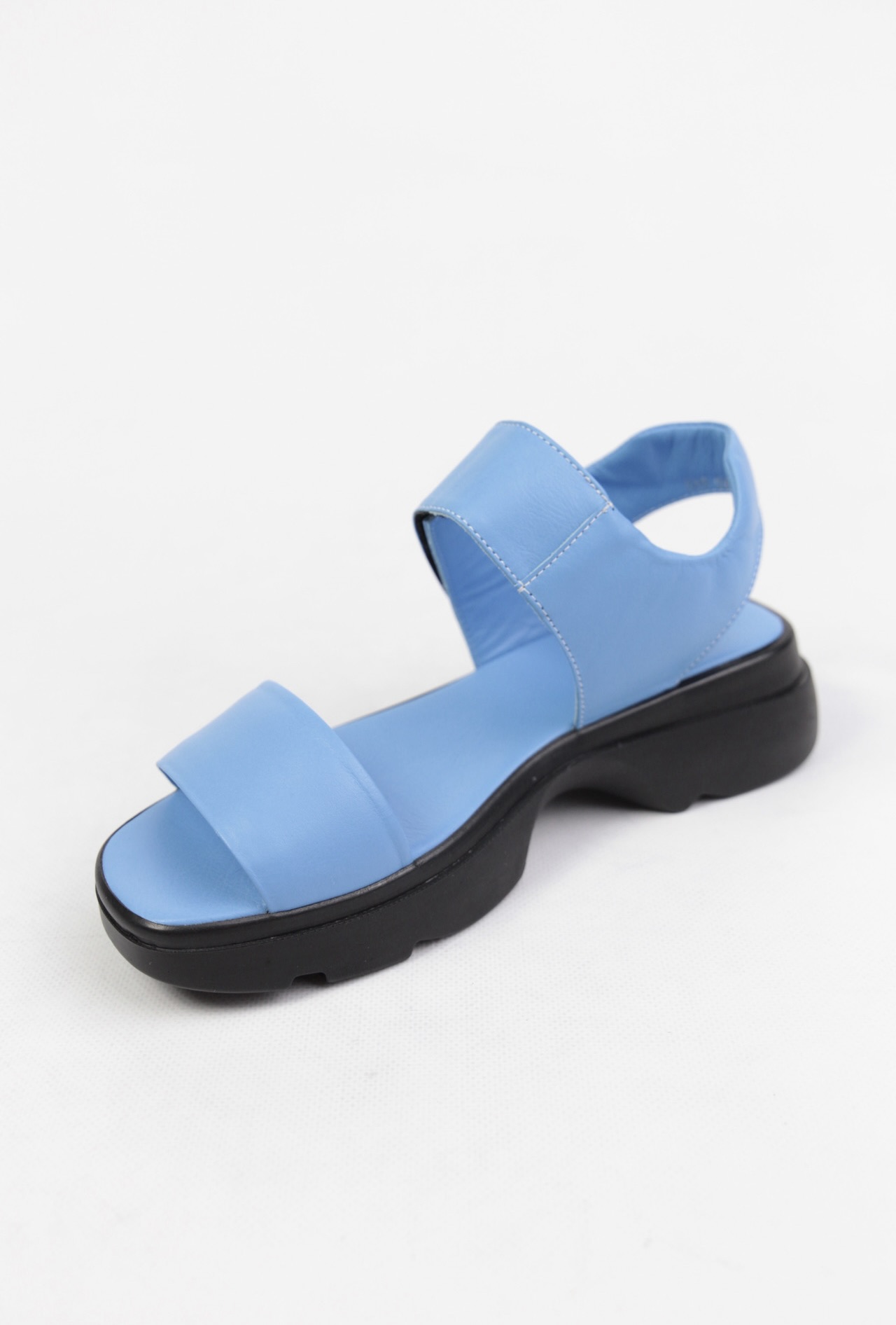 картинка Босоножки кожаные Benito от магазина Pratik