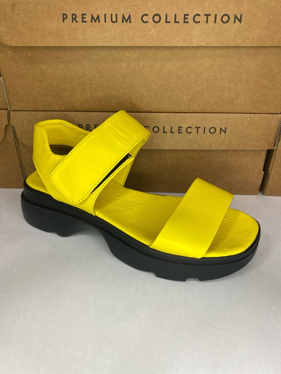 картинка Босоножки кожаные Benito от магазина Pratik