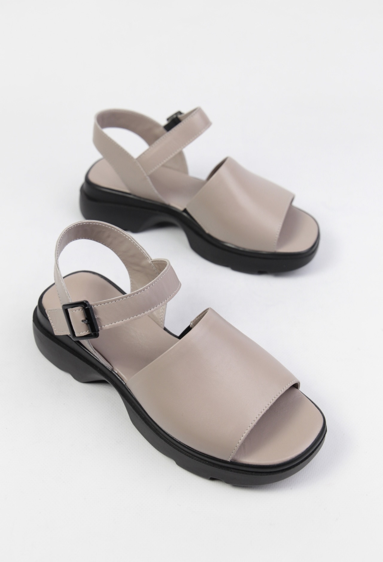 картинка Босоножки кожаные Benito от магазина Pratik