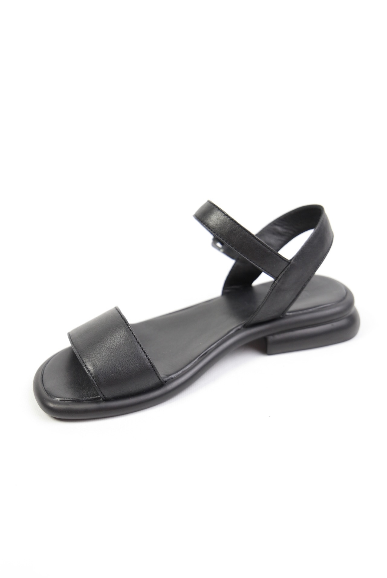 картинка Сандалии кожаные Benito от магазина Pratik