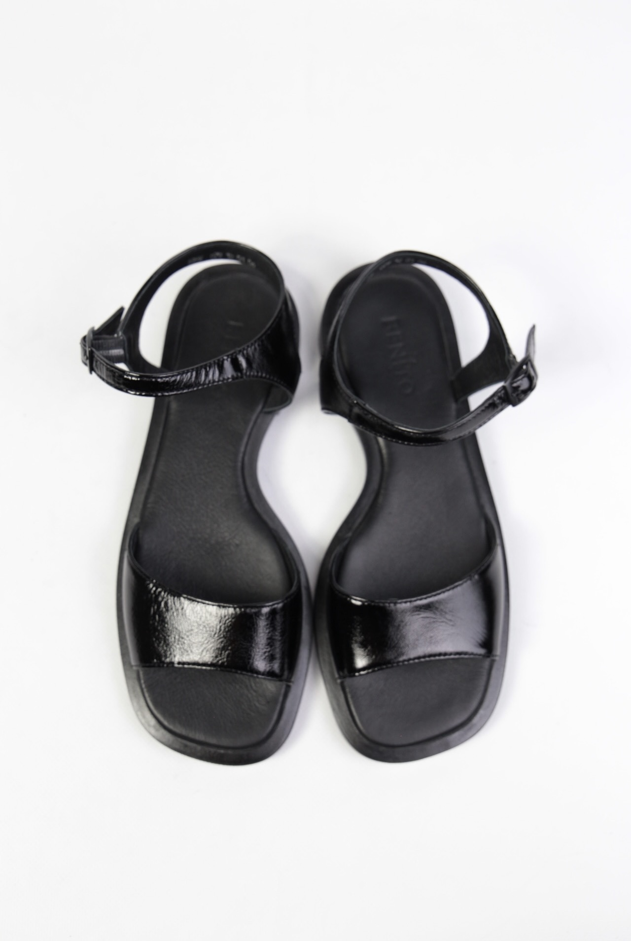 картинка Сандалии кожаные Benito от магазина Pratik