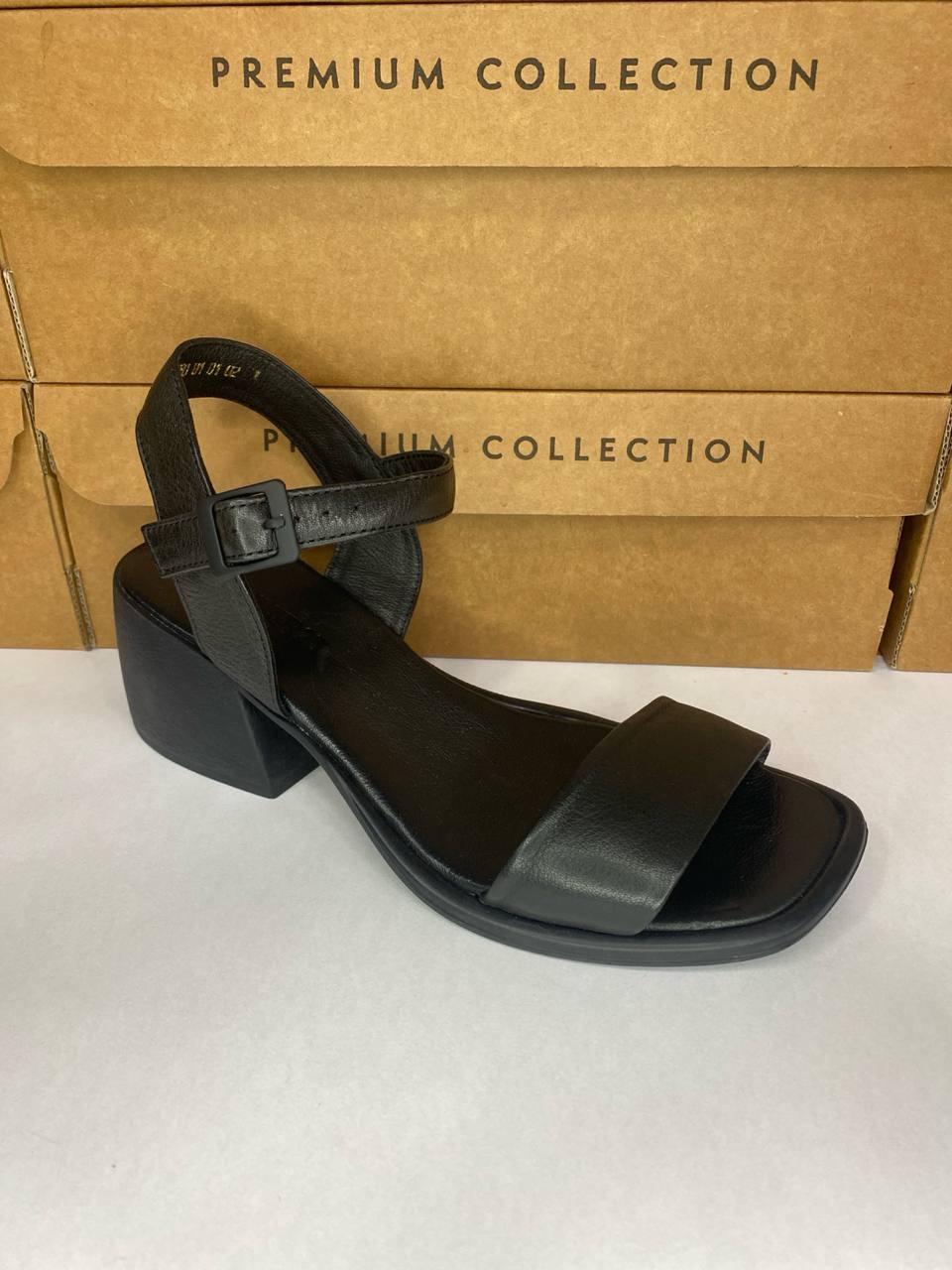 картинка Босоножки кожаные Benito от магазина Pratik