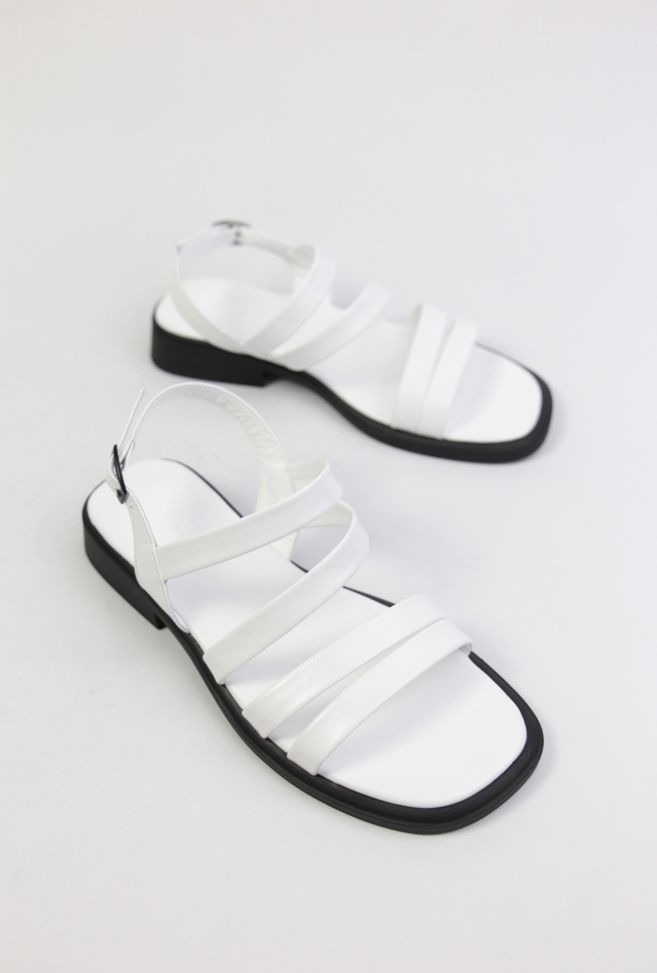 картинка Сандалии кожаные Benito от магазина Pratik